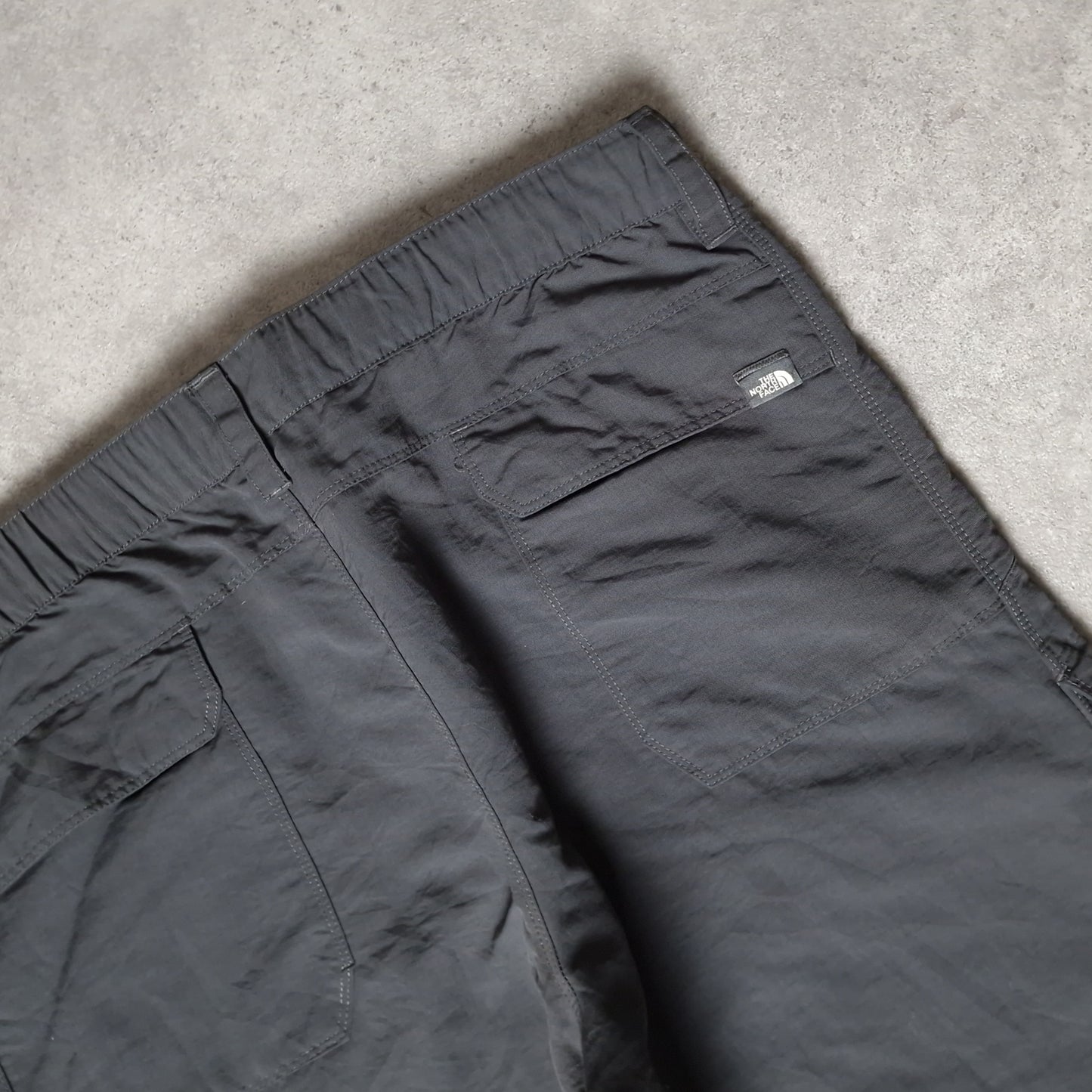 The North Face convertible baggy trousers in grey - Large