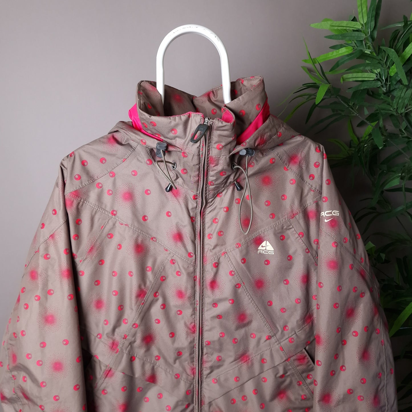 Nike ACG ski jacket in brown and pink - Women's XL