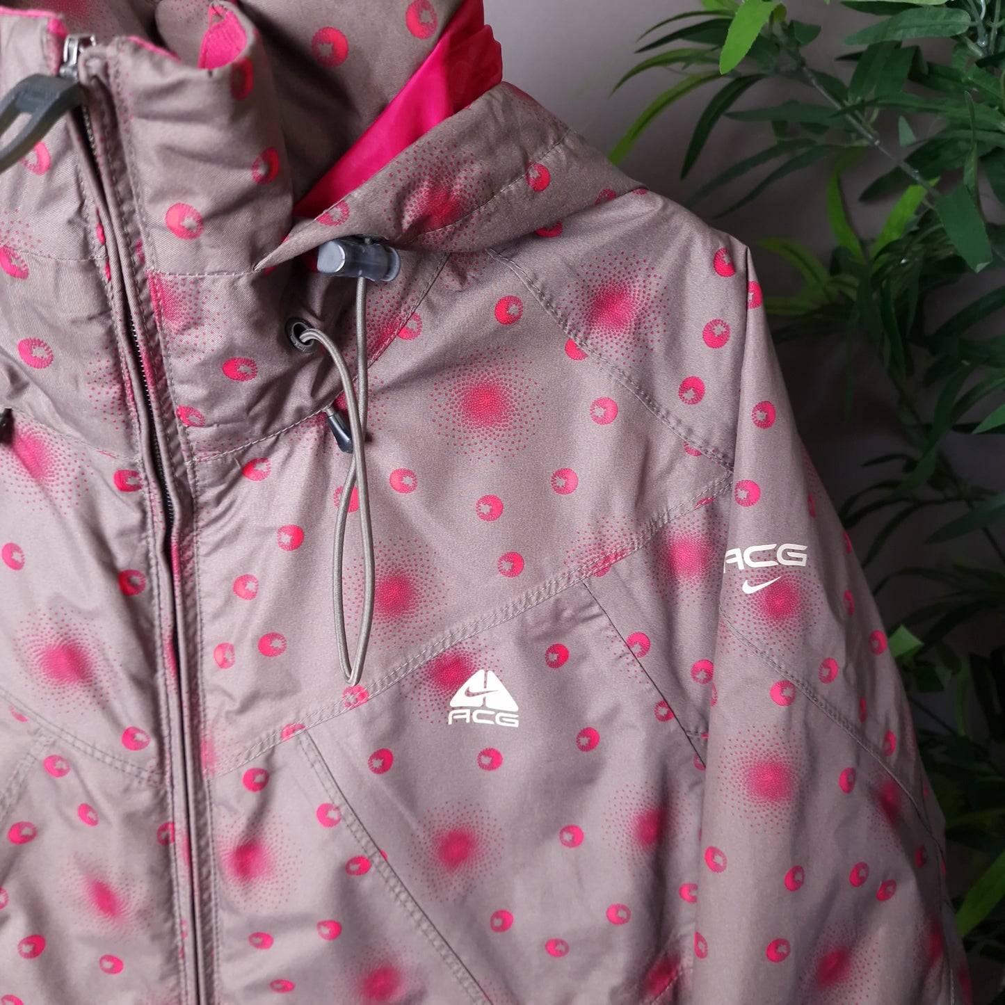 Nike ACG ski jacket in brown and pink - Women's XL