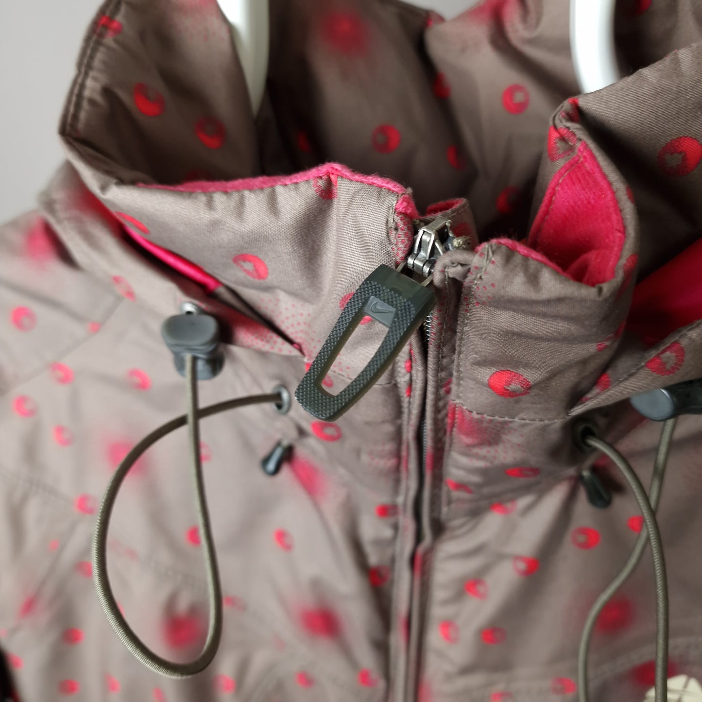 Nike ACG ski jacket in brown and pink - Women's XL