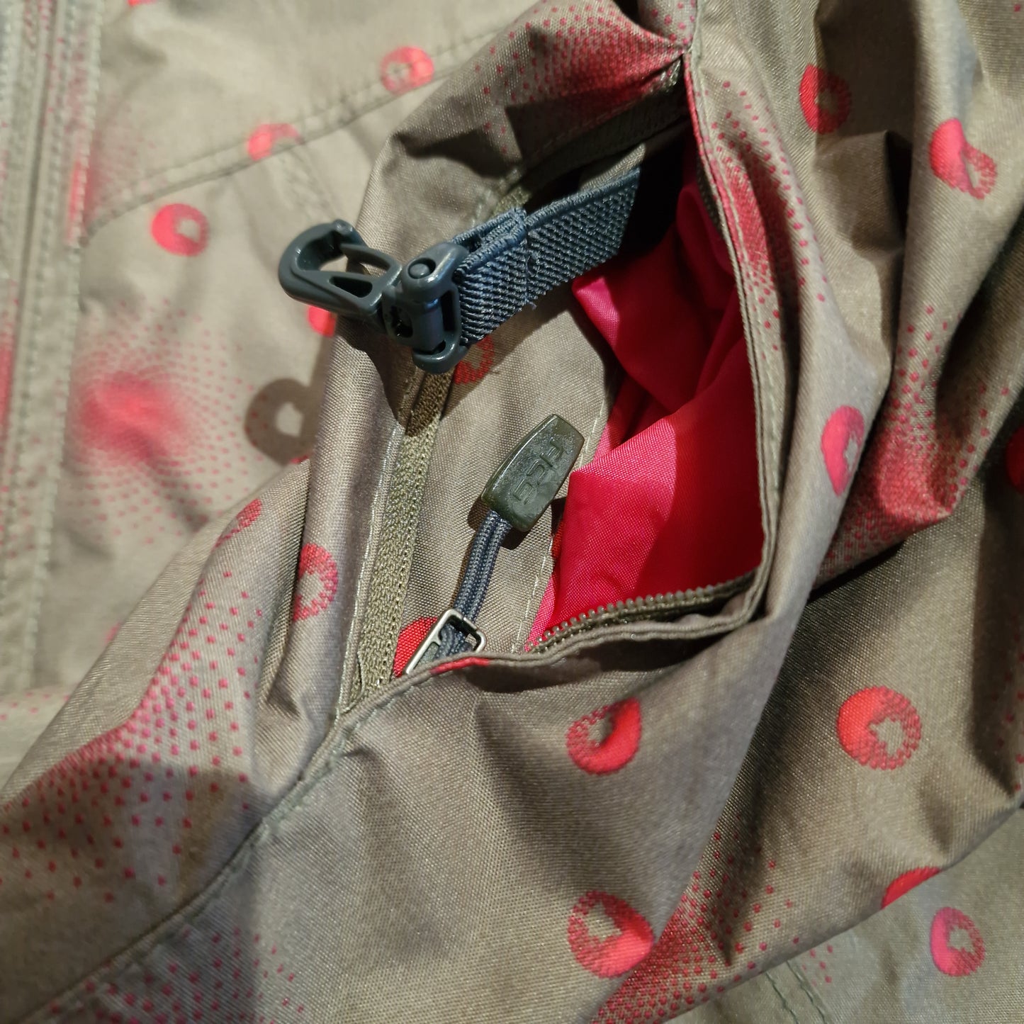 Nike ACG ski jacket in brown and pink - Women's XL