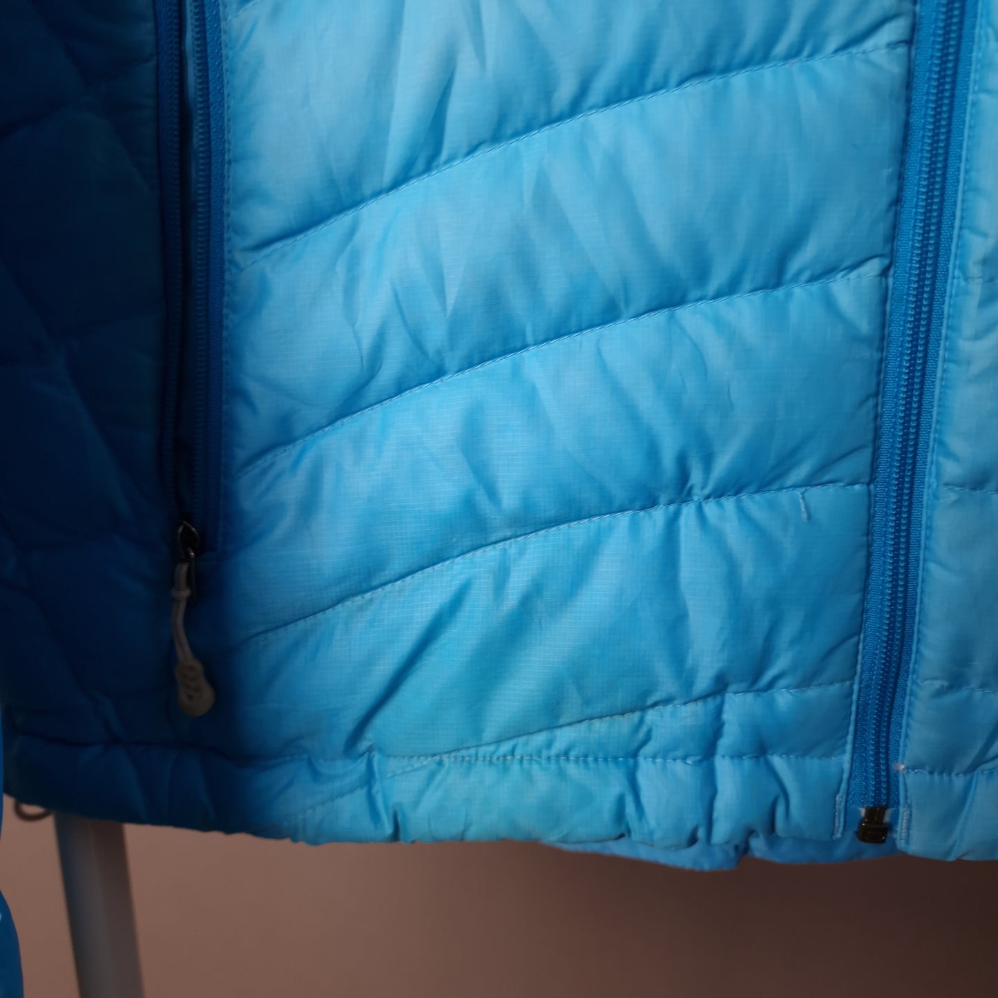 Patagonia down fill jacket in blue - women's XS