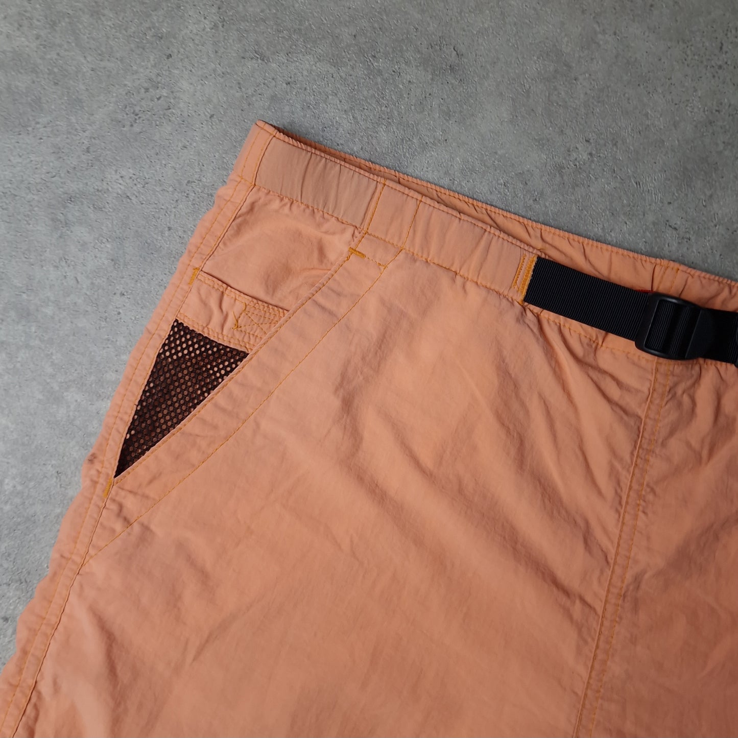 Vintage The North Face shorts in peach - M/L