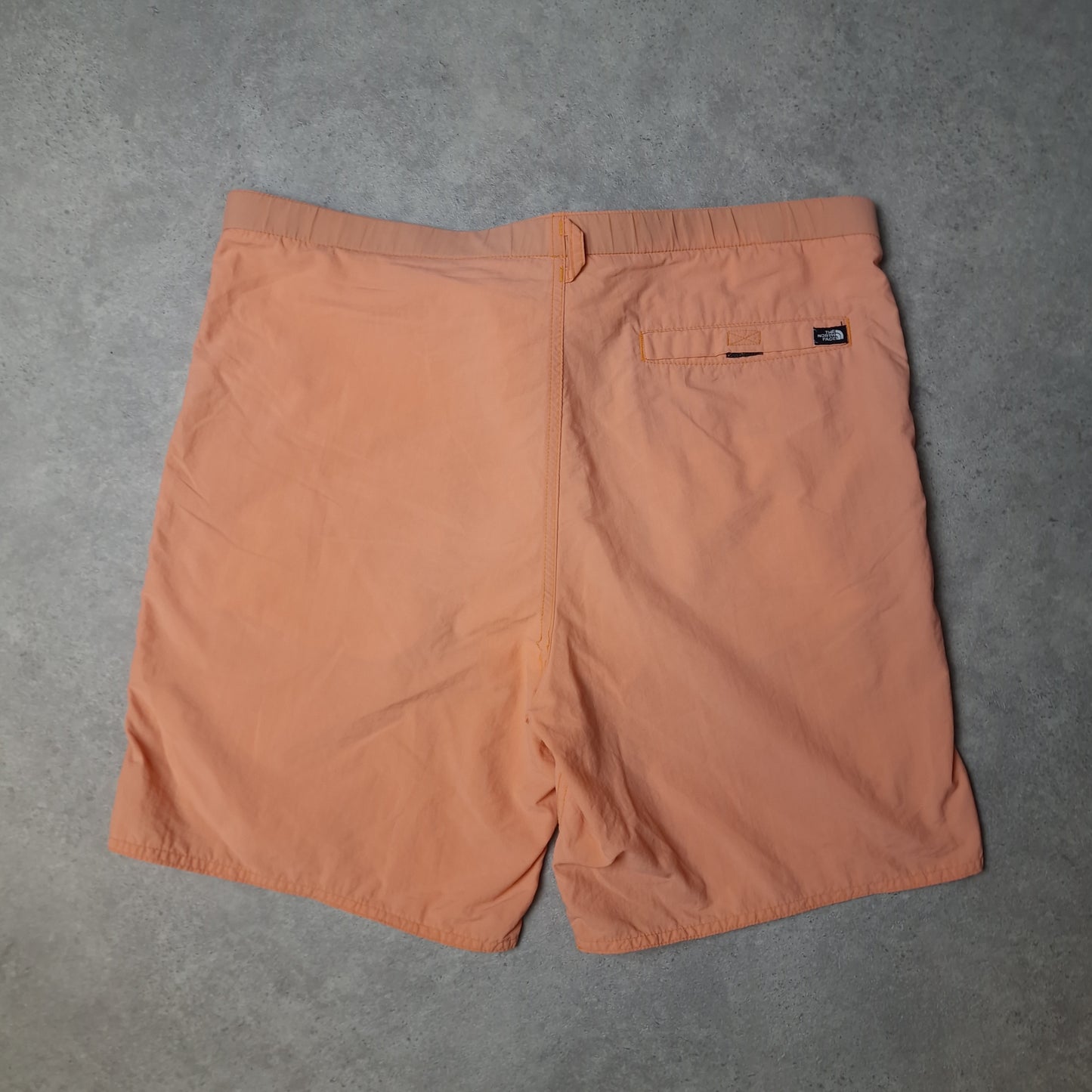 Vintage The North Face shorts in peach - M/L