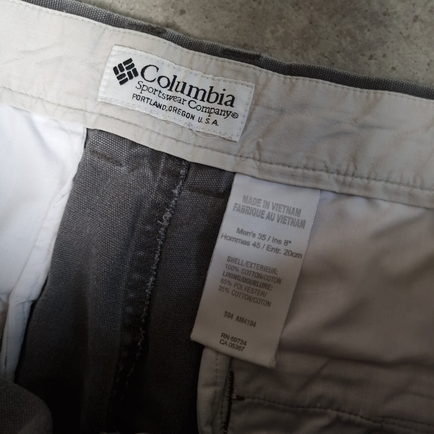 Clolumbia carpenter shorts in grey - 35"