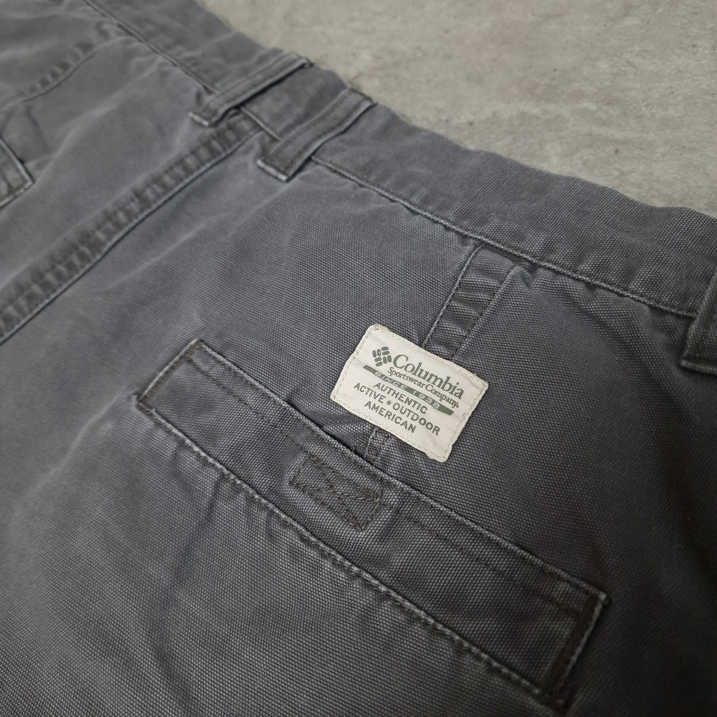 Clolumbia carpenter shorts in grey - 35"