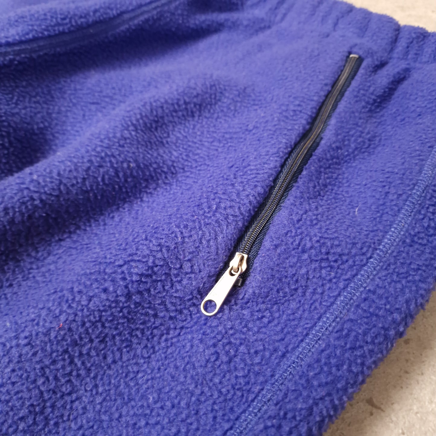 Vintage Patagonia joggers in blue - medium