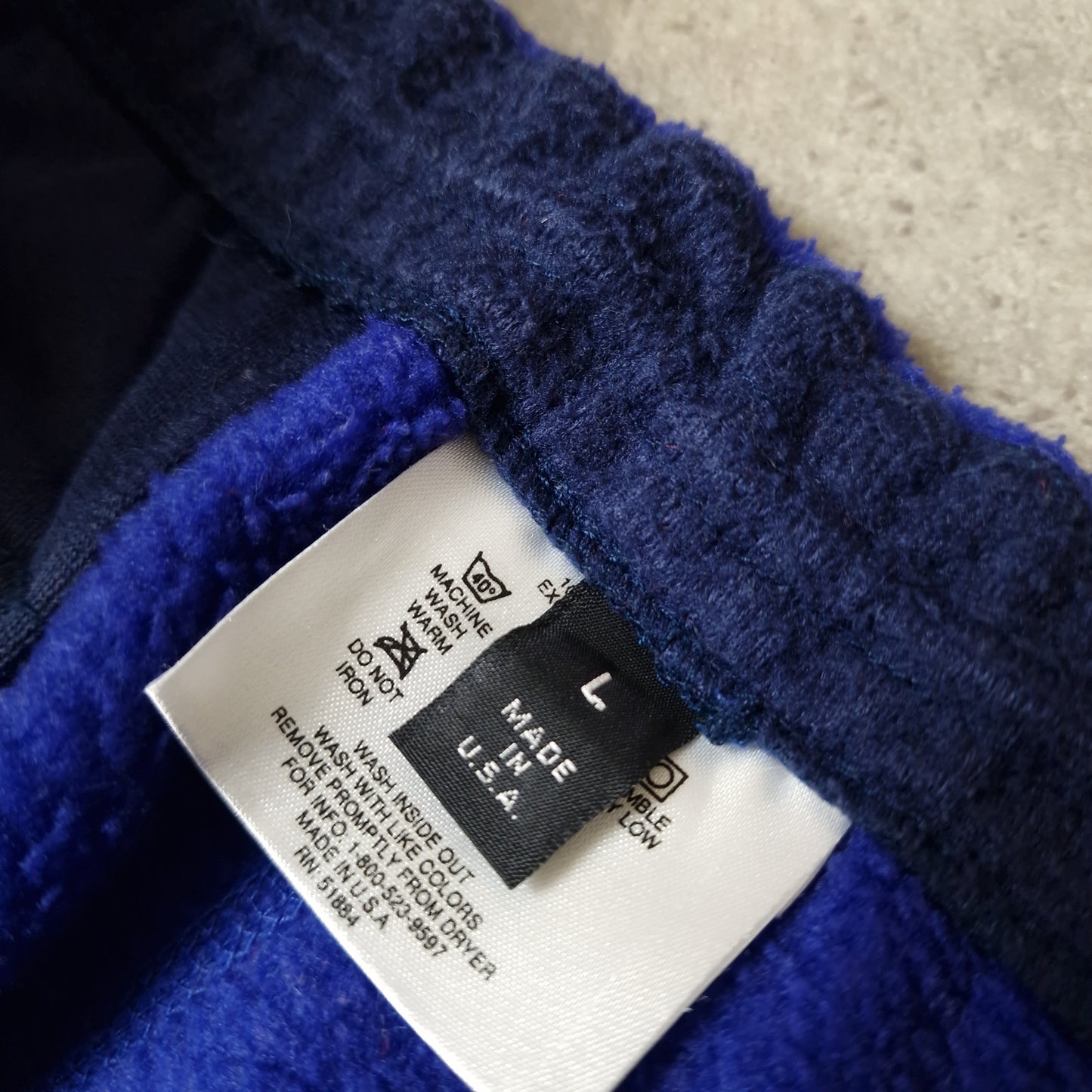 Vintage Patagonia joggers in blue - medium