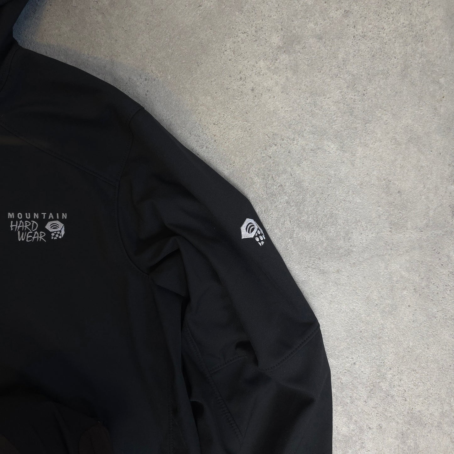 Mountain Hardwear soft shell jacket in black - large