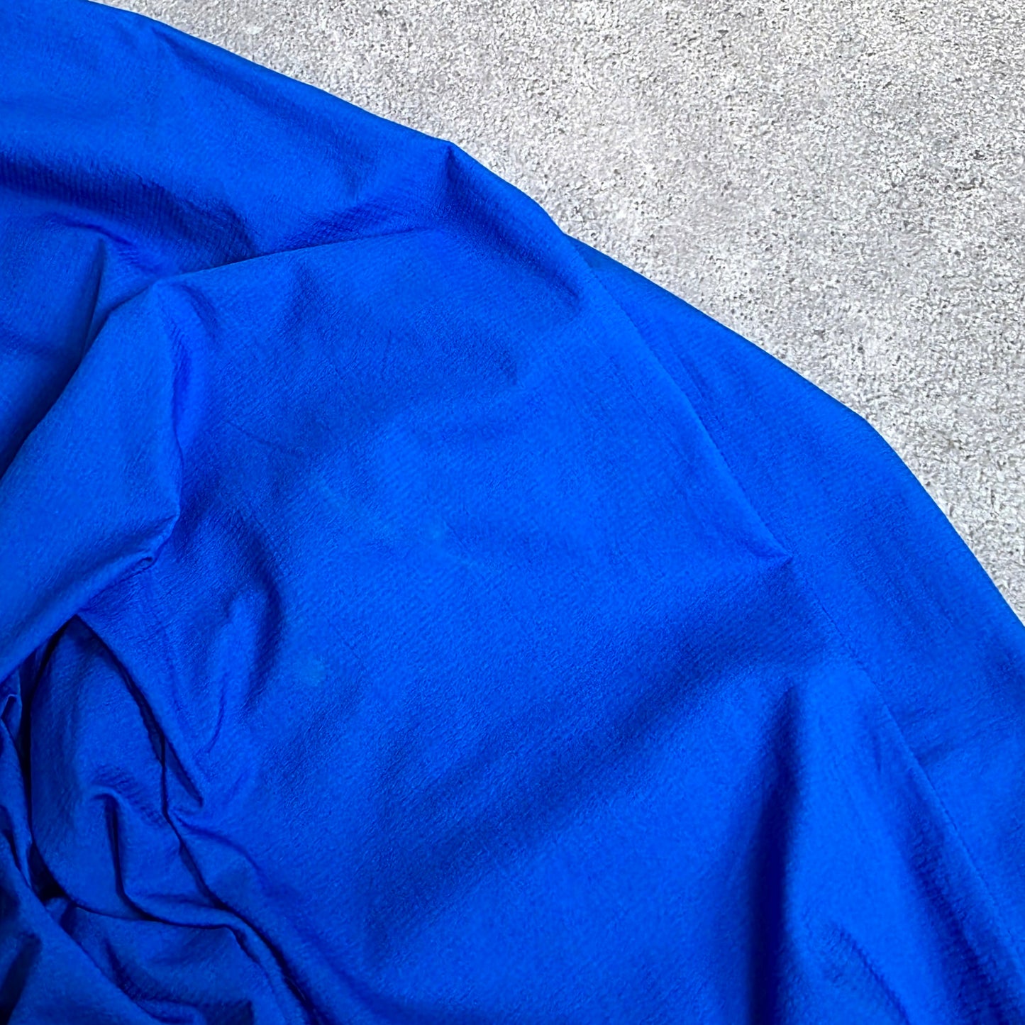 Mountain Hardwear pertex quantum air windshield jacket in blue - women's medium