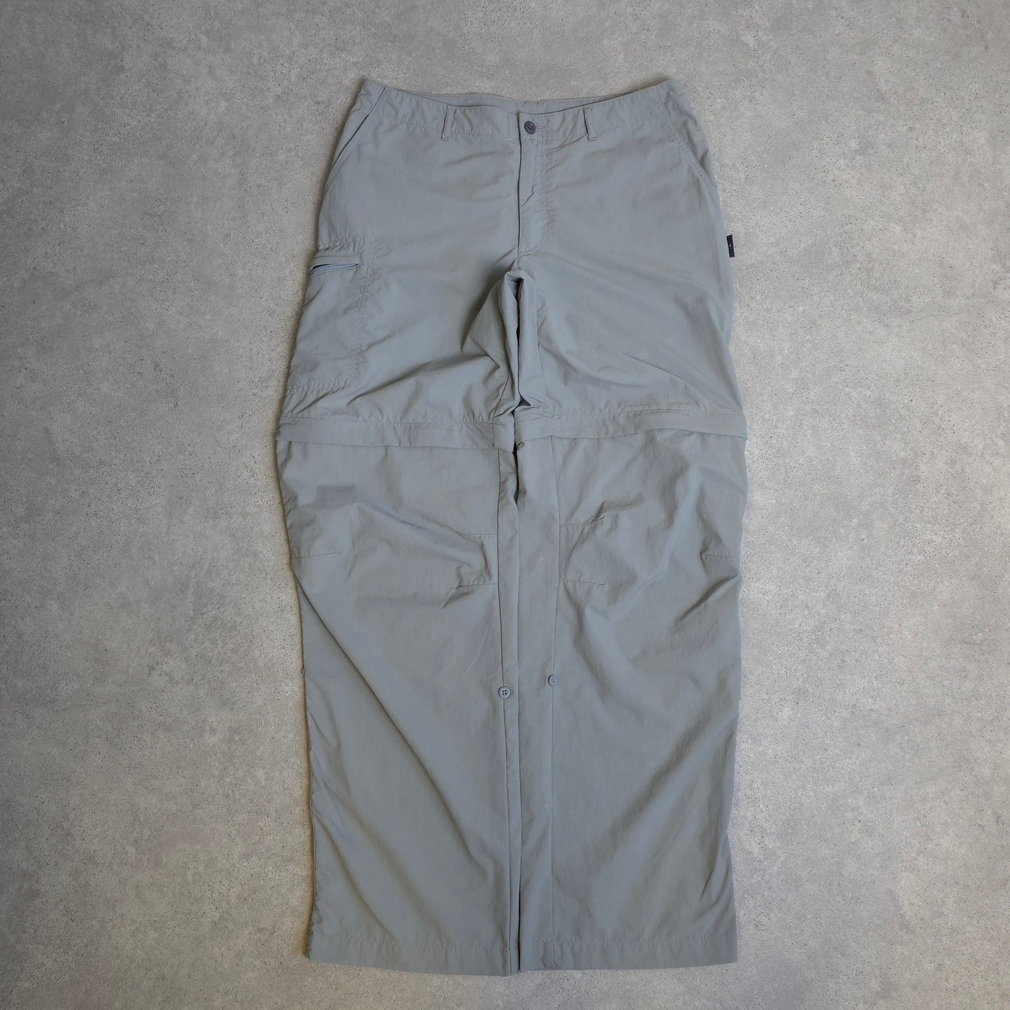 Vintage Patagonia zip off trousers in grey - women's large