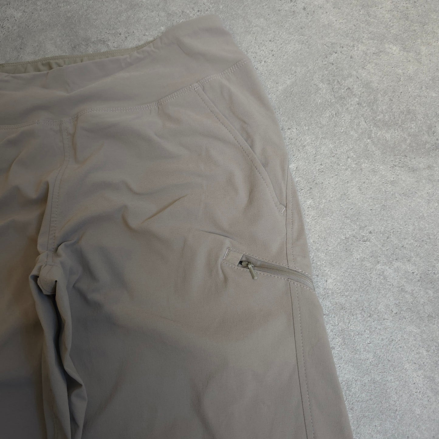 Mountain Hardwear 3/4 length stretch trousers in khaki - women's s/m