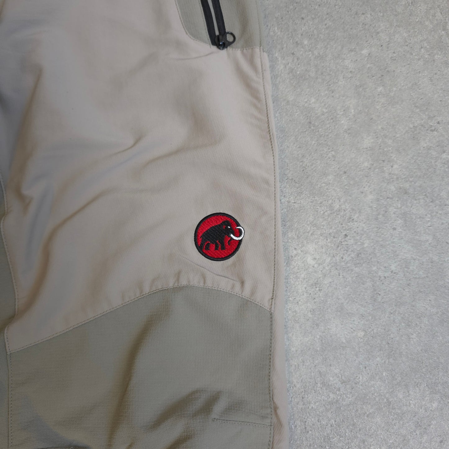 Mammut trousers popper fastening on the cuffs in grey - 32x32