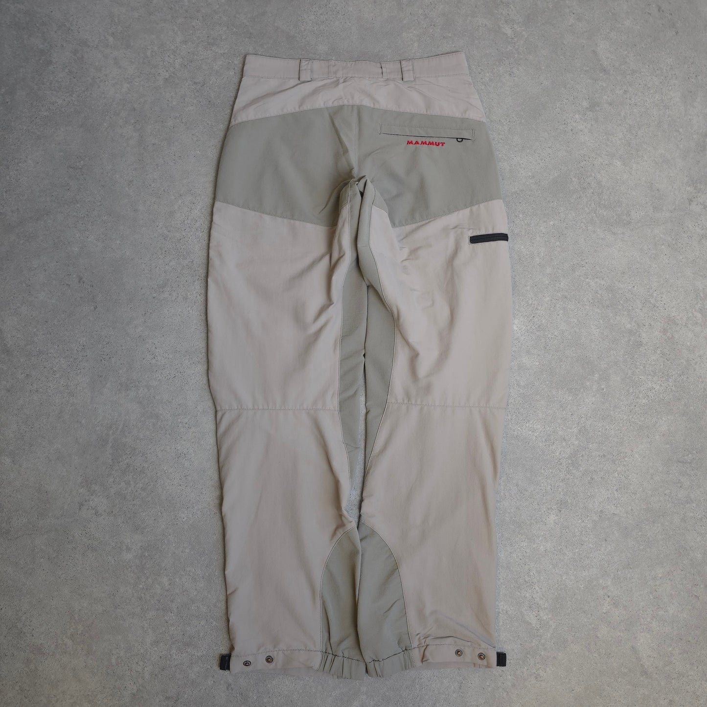 Mammut trousers popper fastening on the cuffs in grey - 32x32