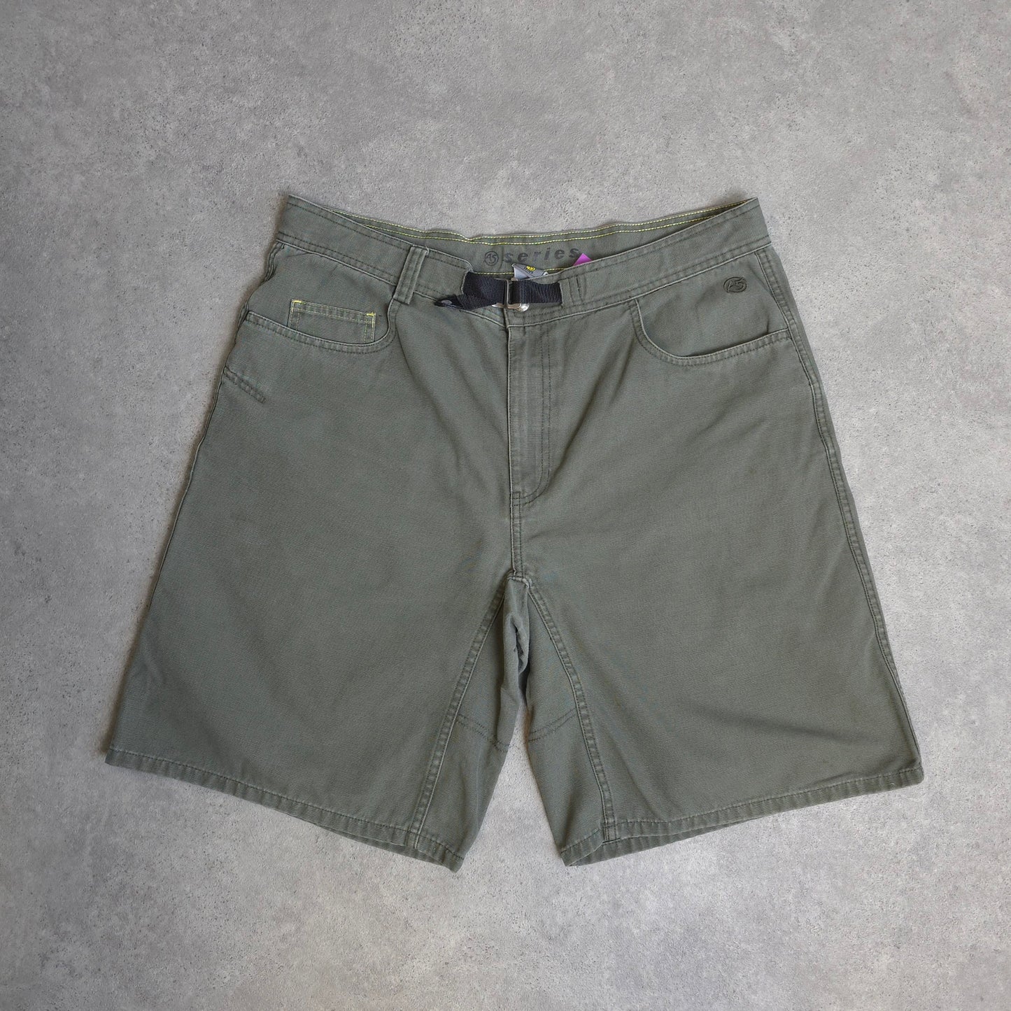 The North Face R series shorts R in green - 36"