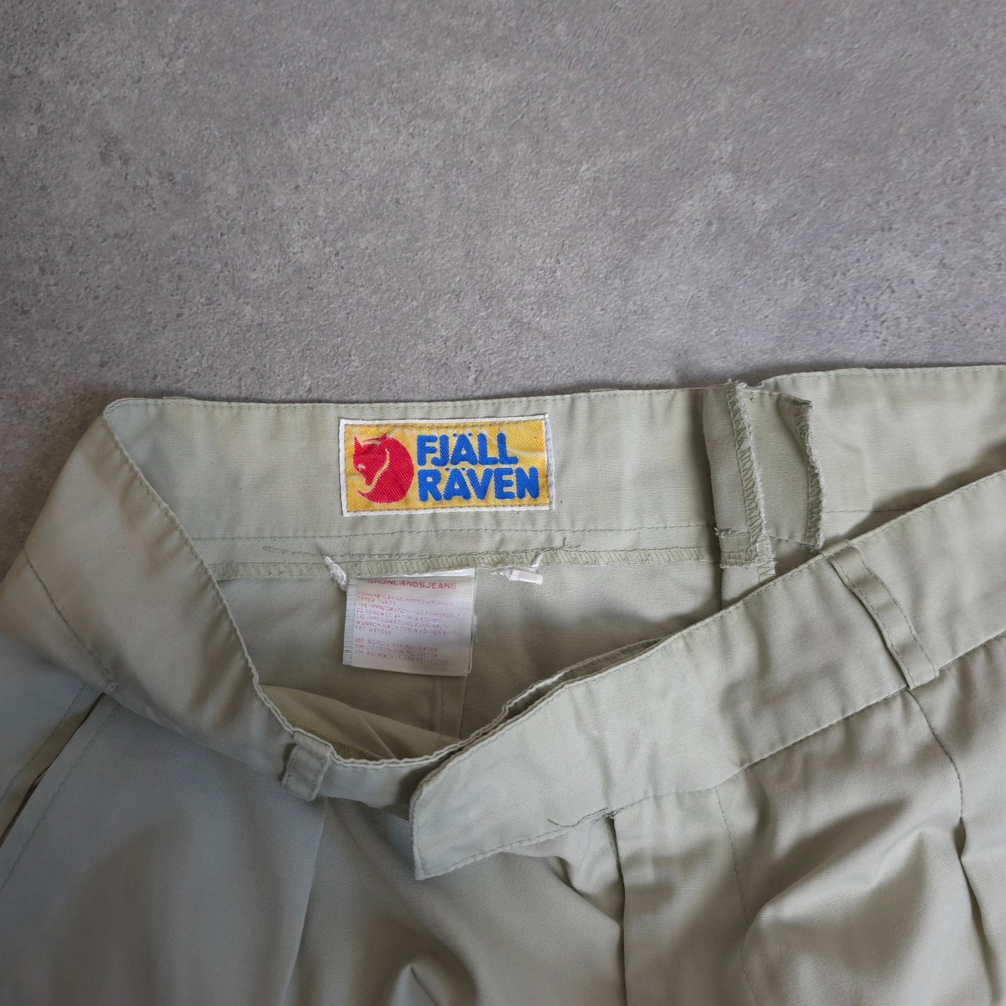 Fjallraven trousers in khaki/beige - 33"