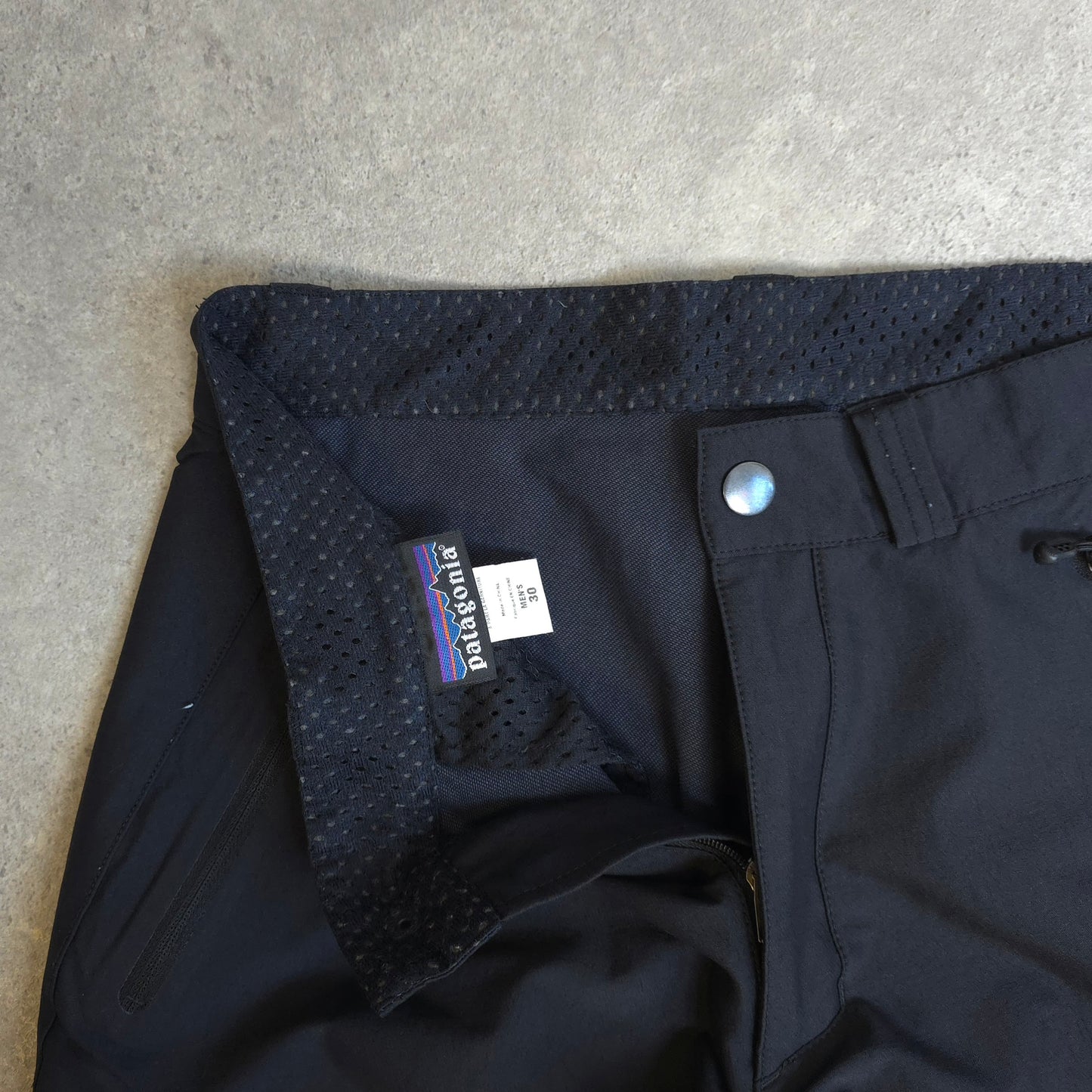 Patagonia hiking trousers in black - 30"