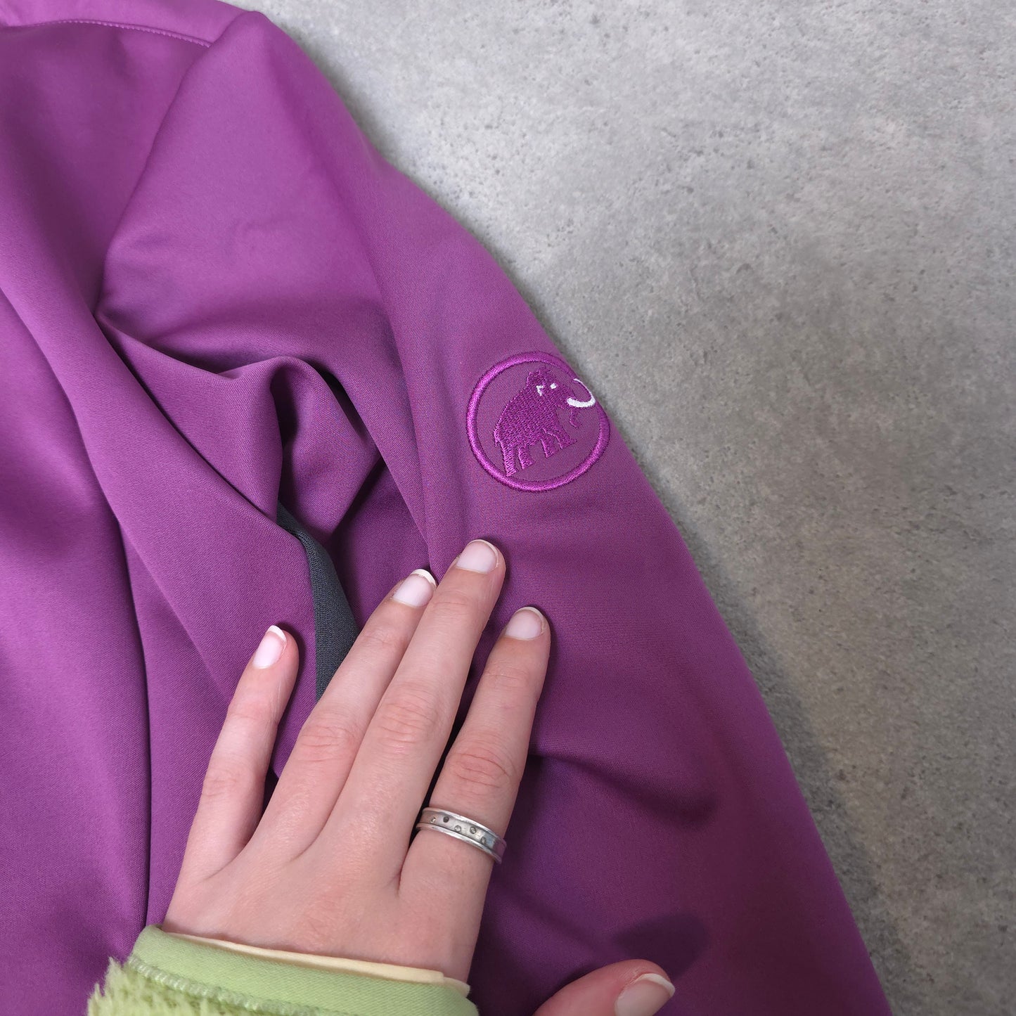 Mammut Women's soft shell jacket in purple - women's large