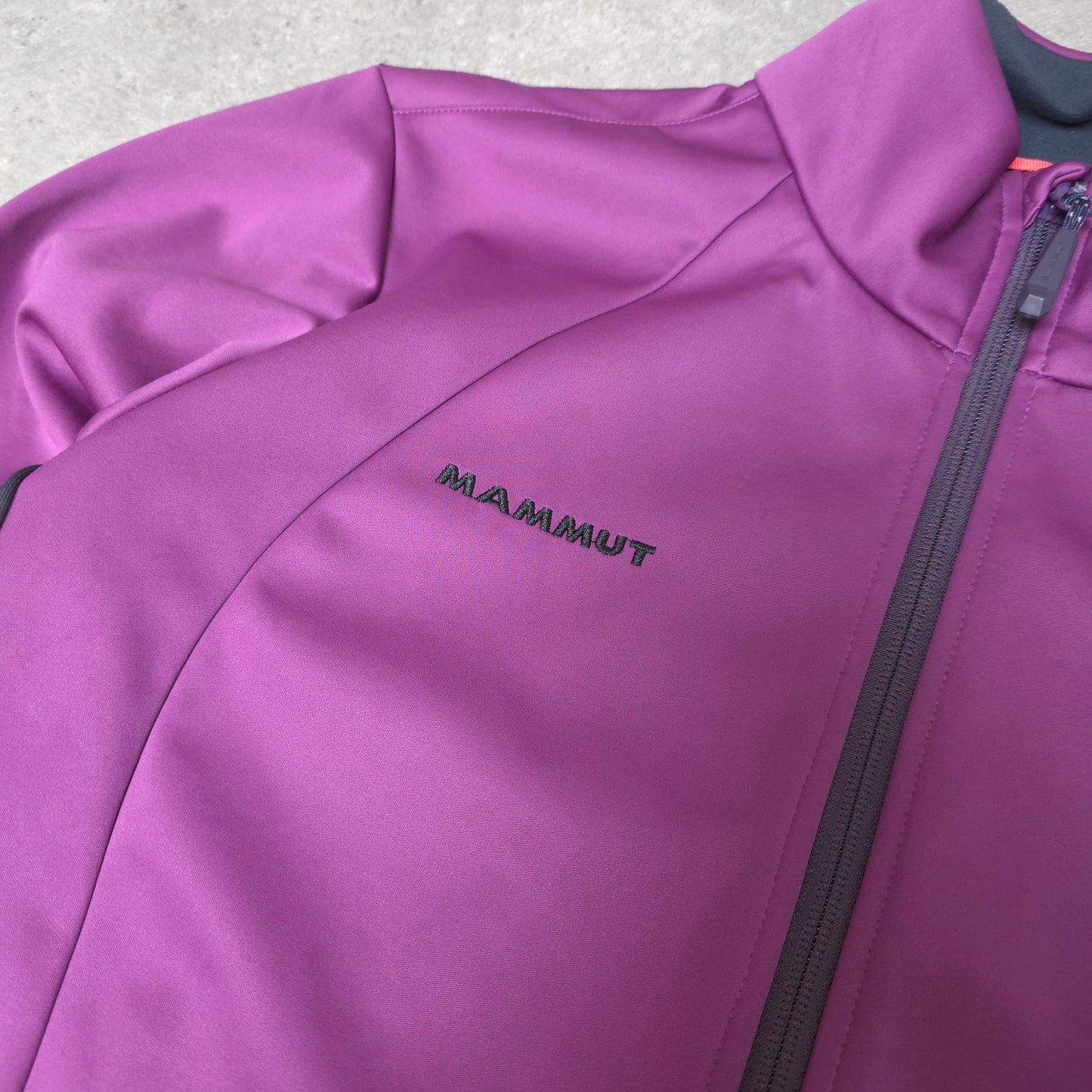 Mammut Women's soft shell jacket in purple - women's large