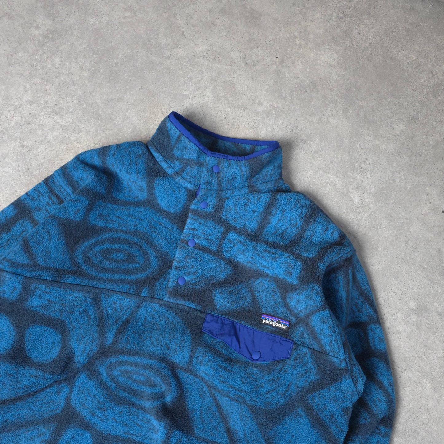 Patagonia patterned synchilla snap t fleece in blue and black - large