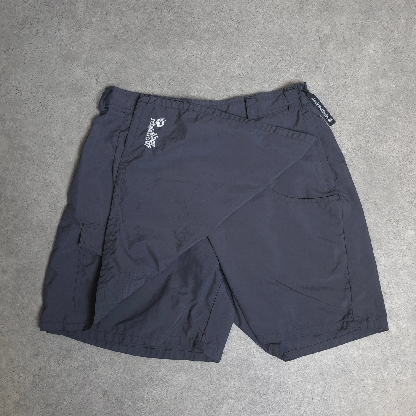 Jack Wolfskin short skirt in grey - UK10