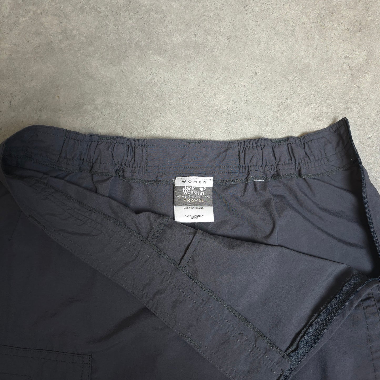 Jack Wolfskin short skirt in grey - UK10