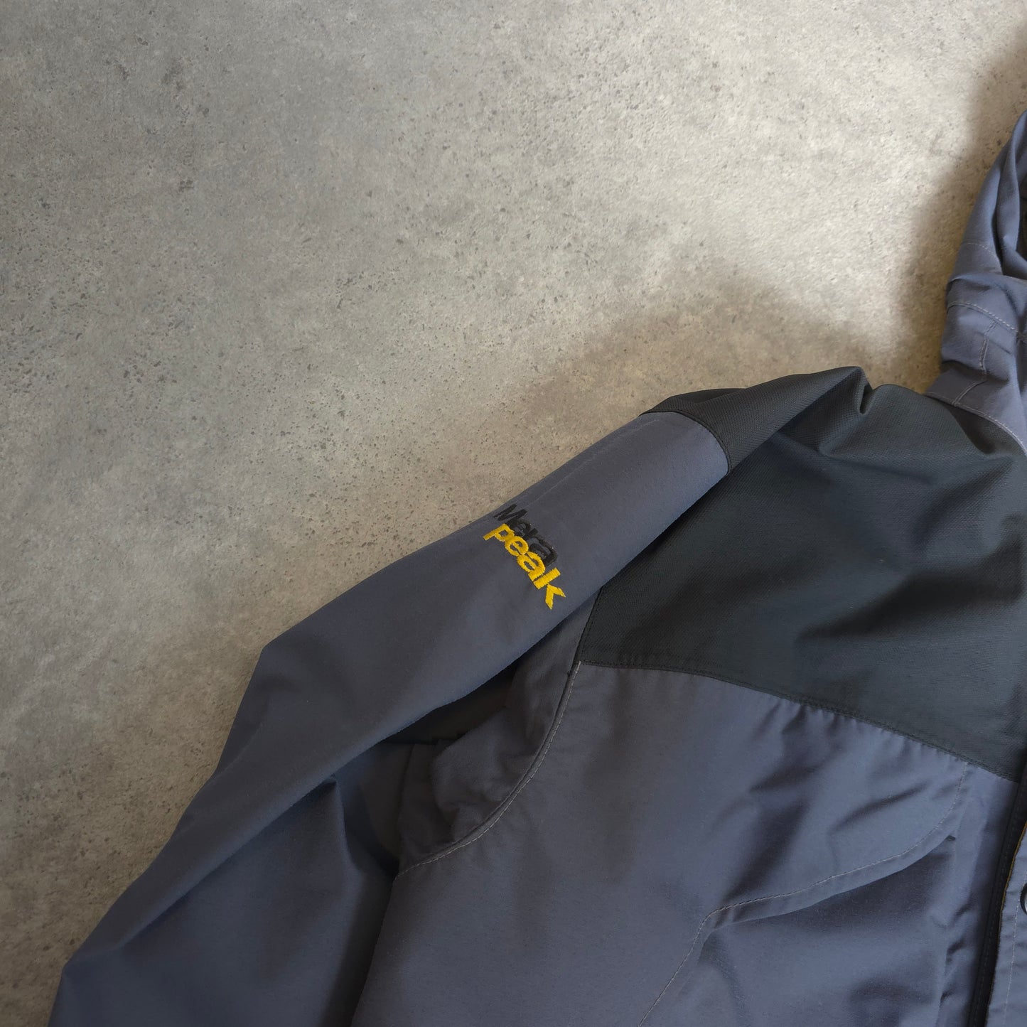 vintage berghaus gore-tex mera peak in grey black and yellow - medium