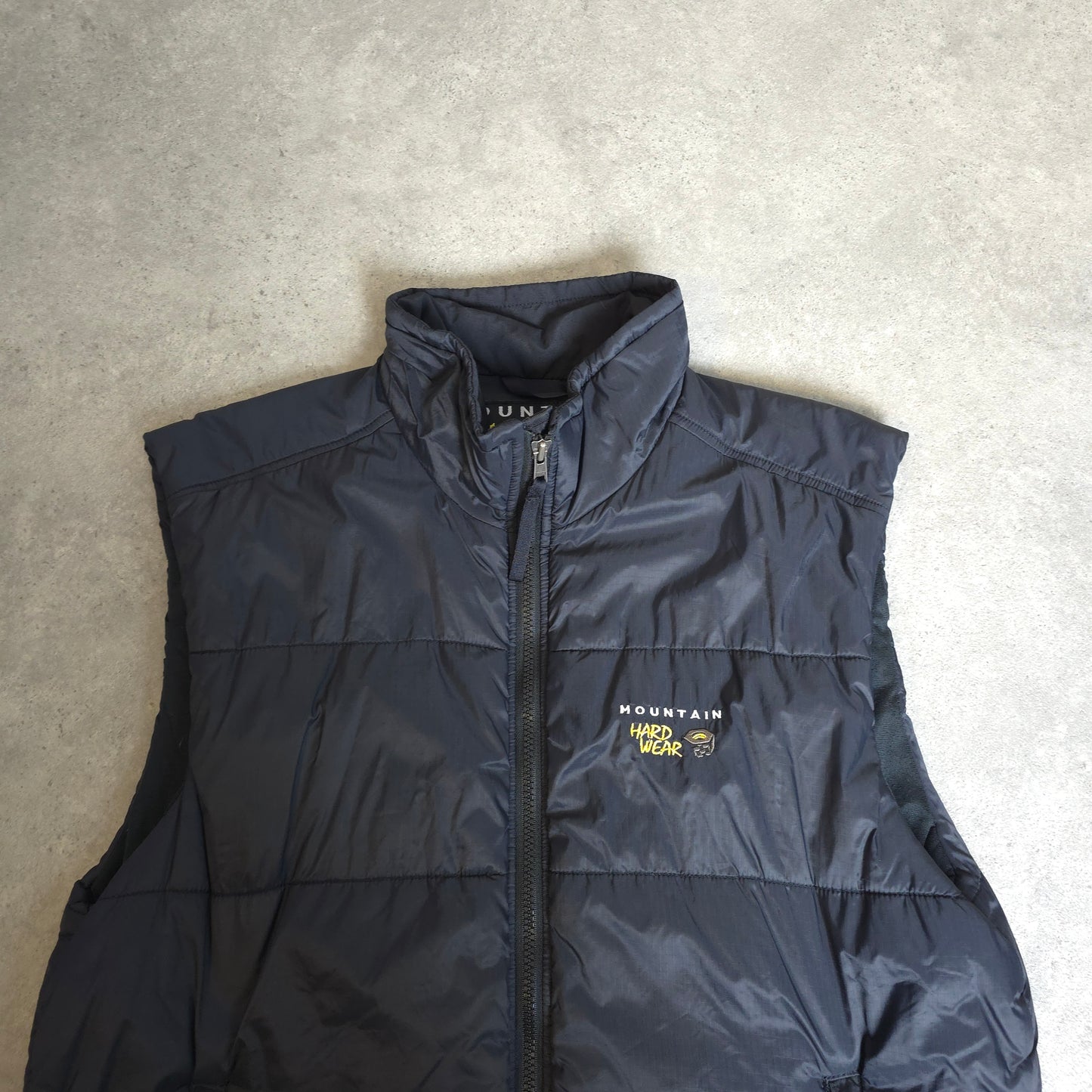 mountain hardwear padded gilet in black - medium