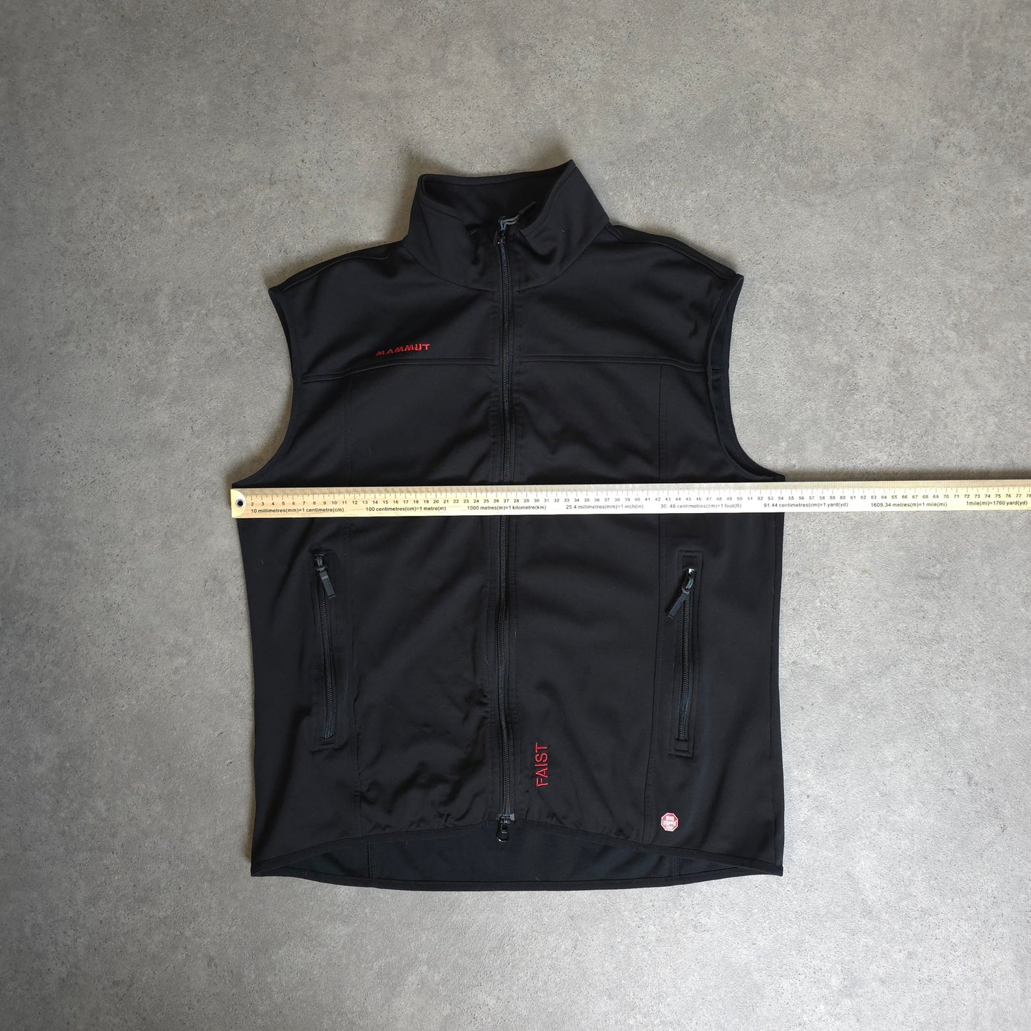 Mammut soft shell windstopper gilet in black - large