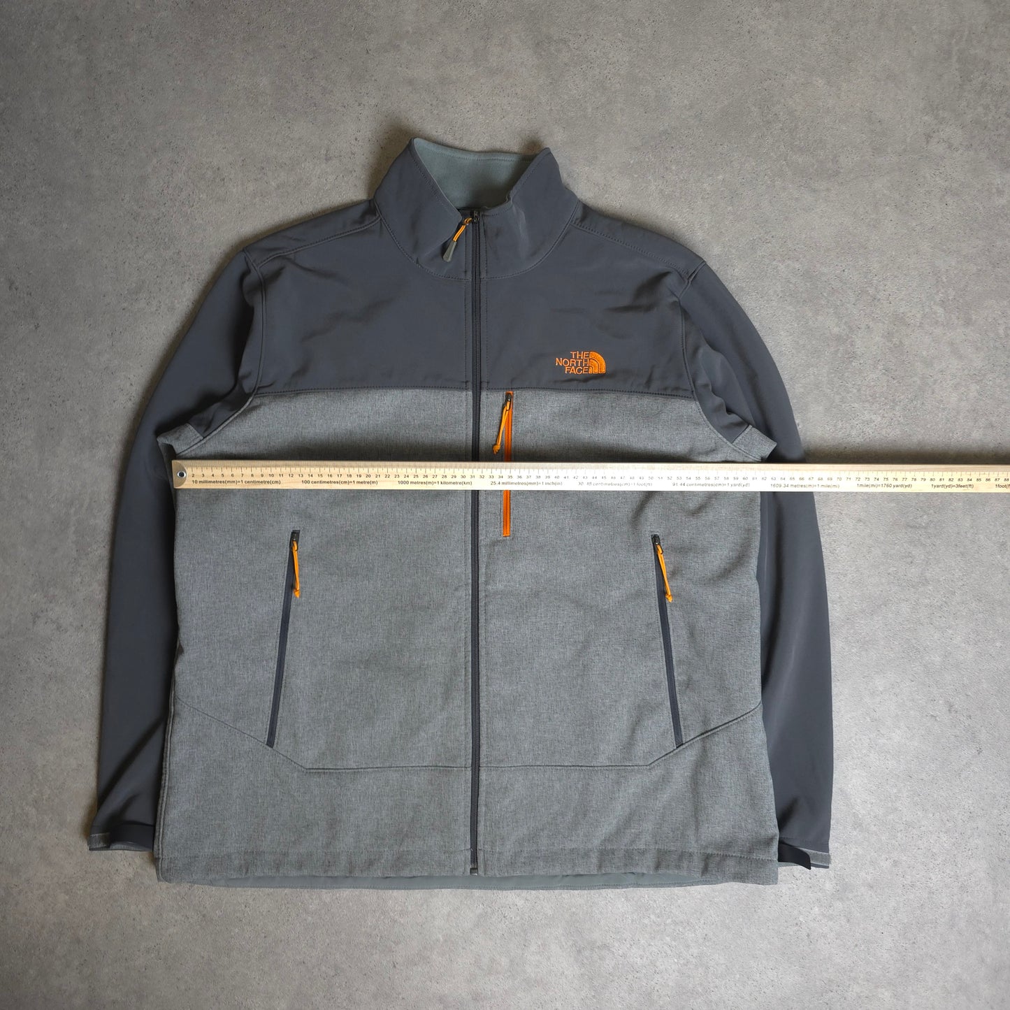 The north face soft shell jacket in grey and orange - XL