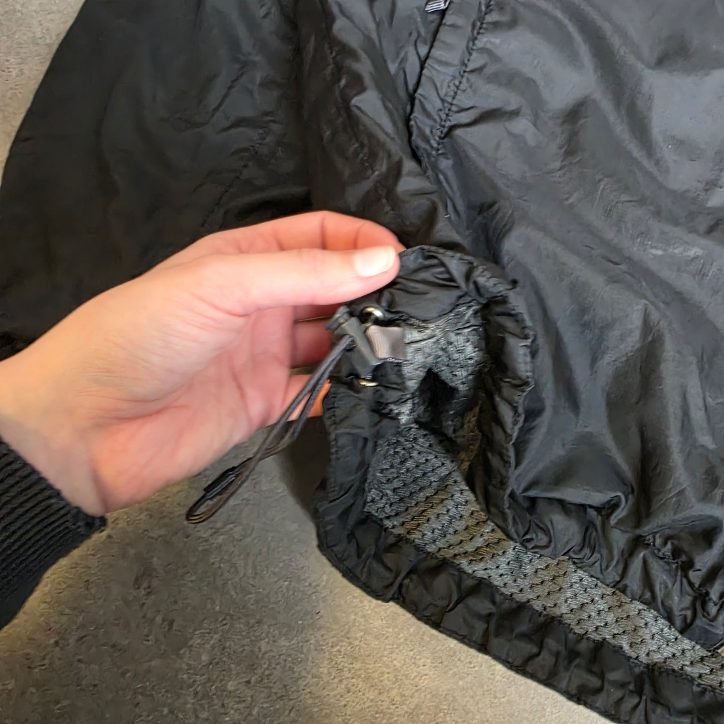 The north face windbreaker jacket in black - XL
