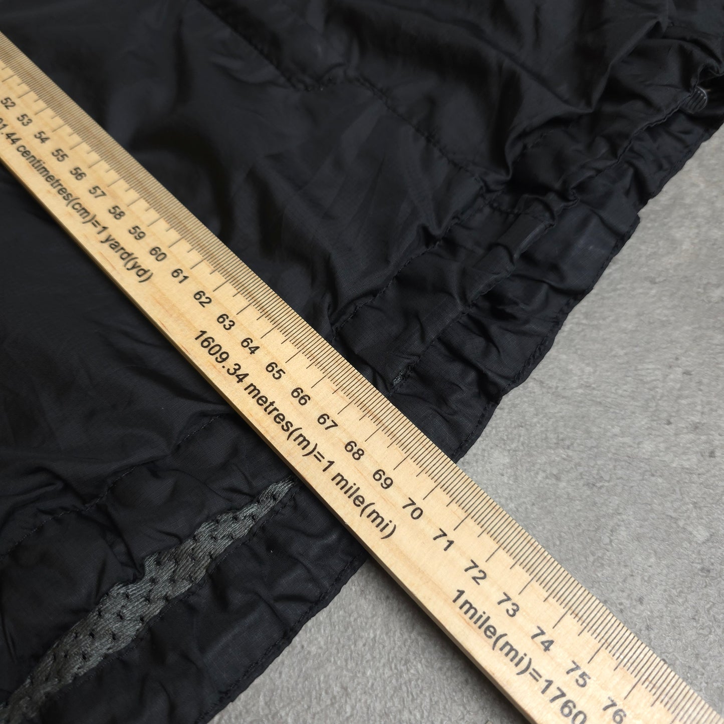 The north face windbreaker jacket in black - XL