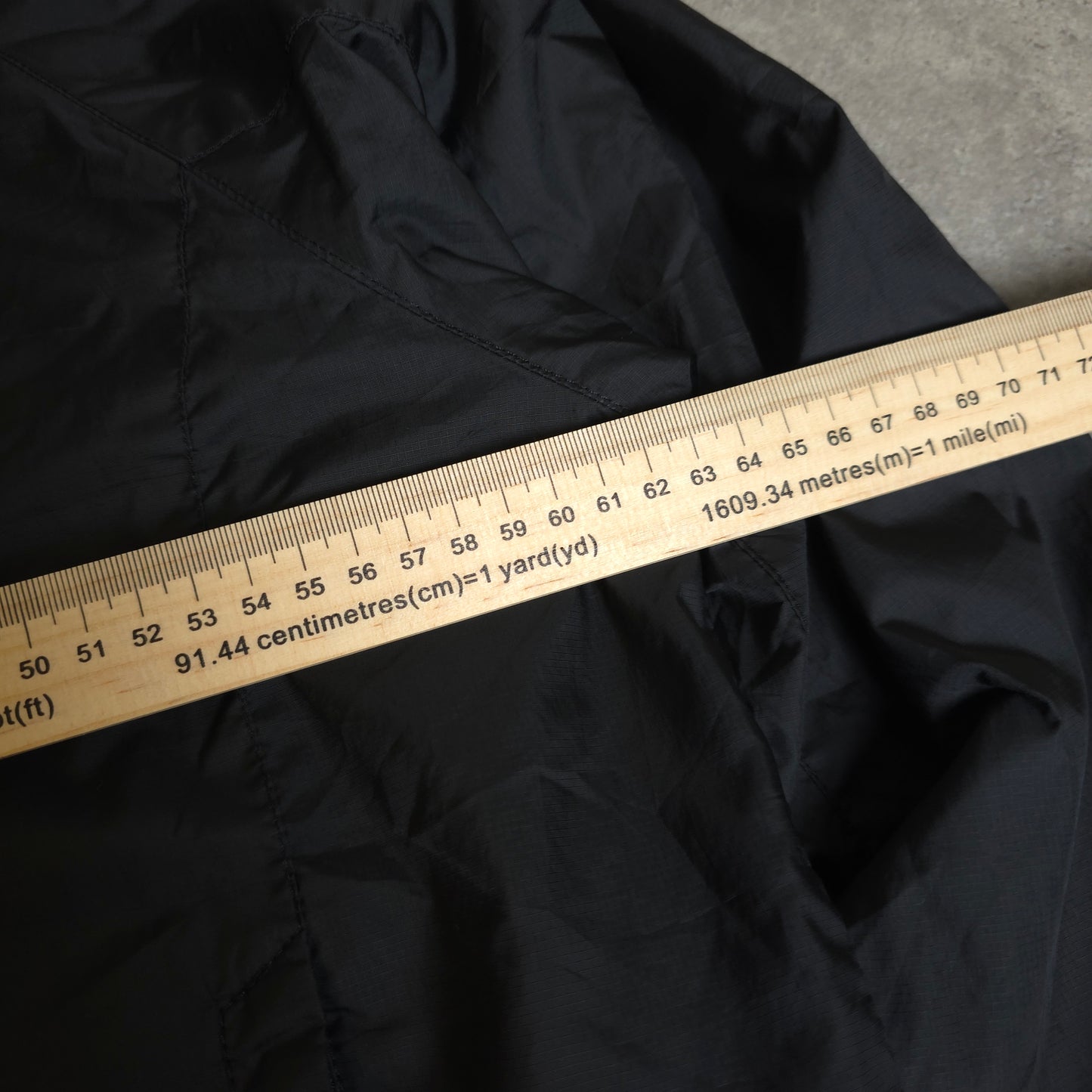 The north face windbreaker jacket in black - XL