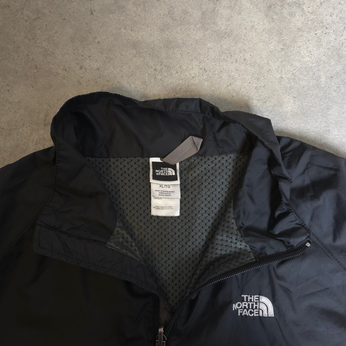 The north face windbreaker jacket in black - XL