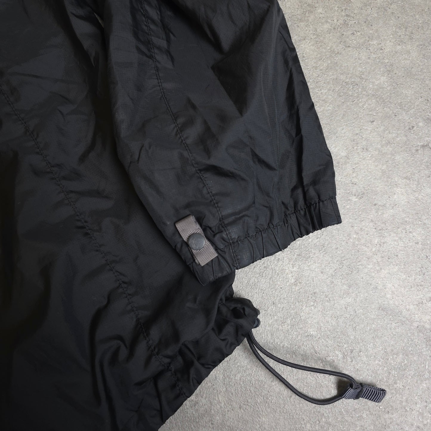 The north face windbreaker jacket in black - XL