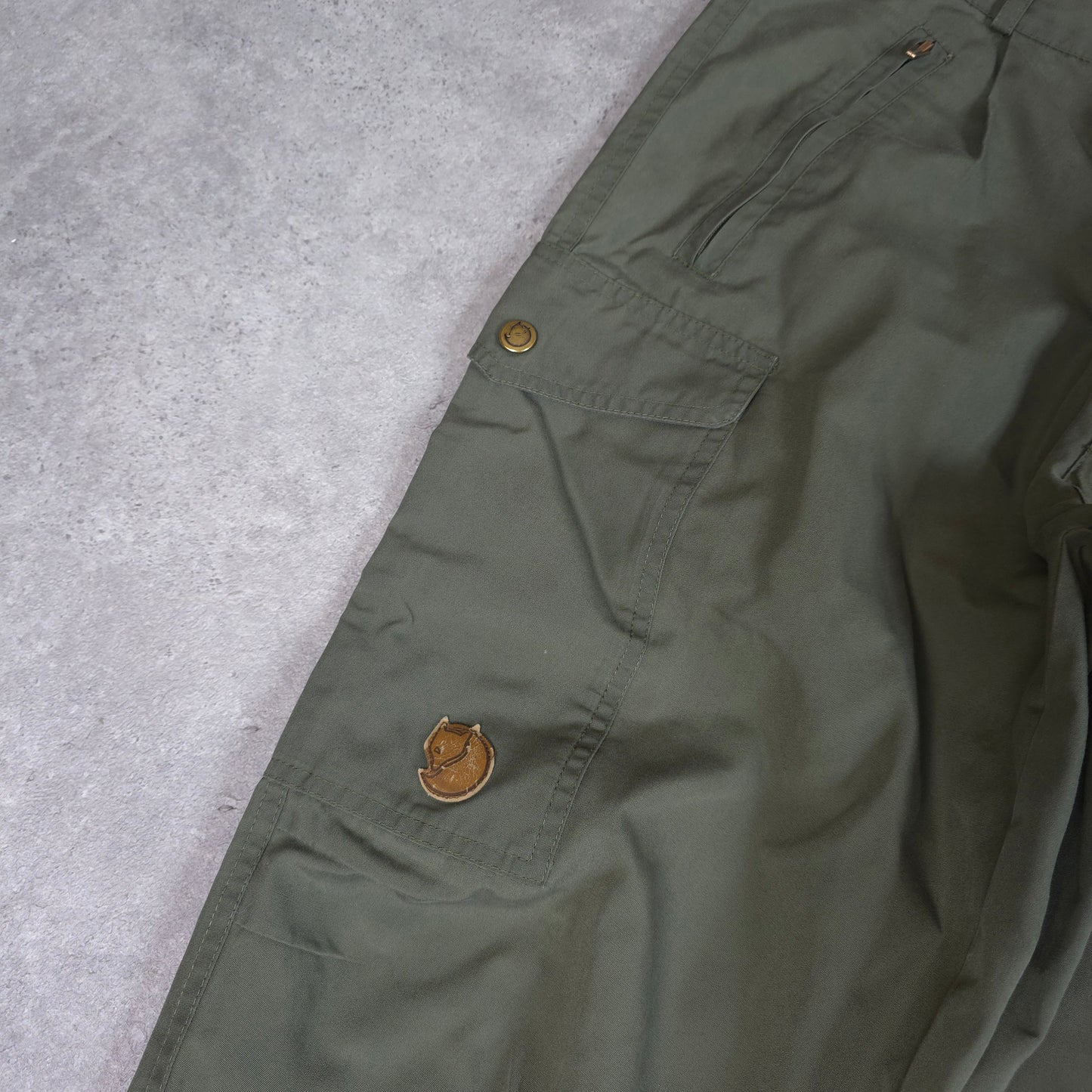 Fjallraven shorts in khaki green - W32"