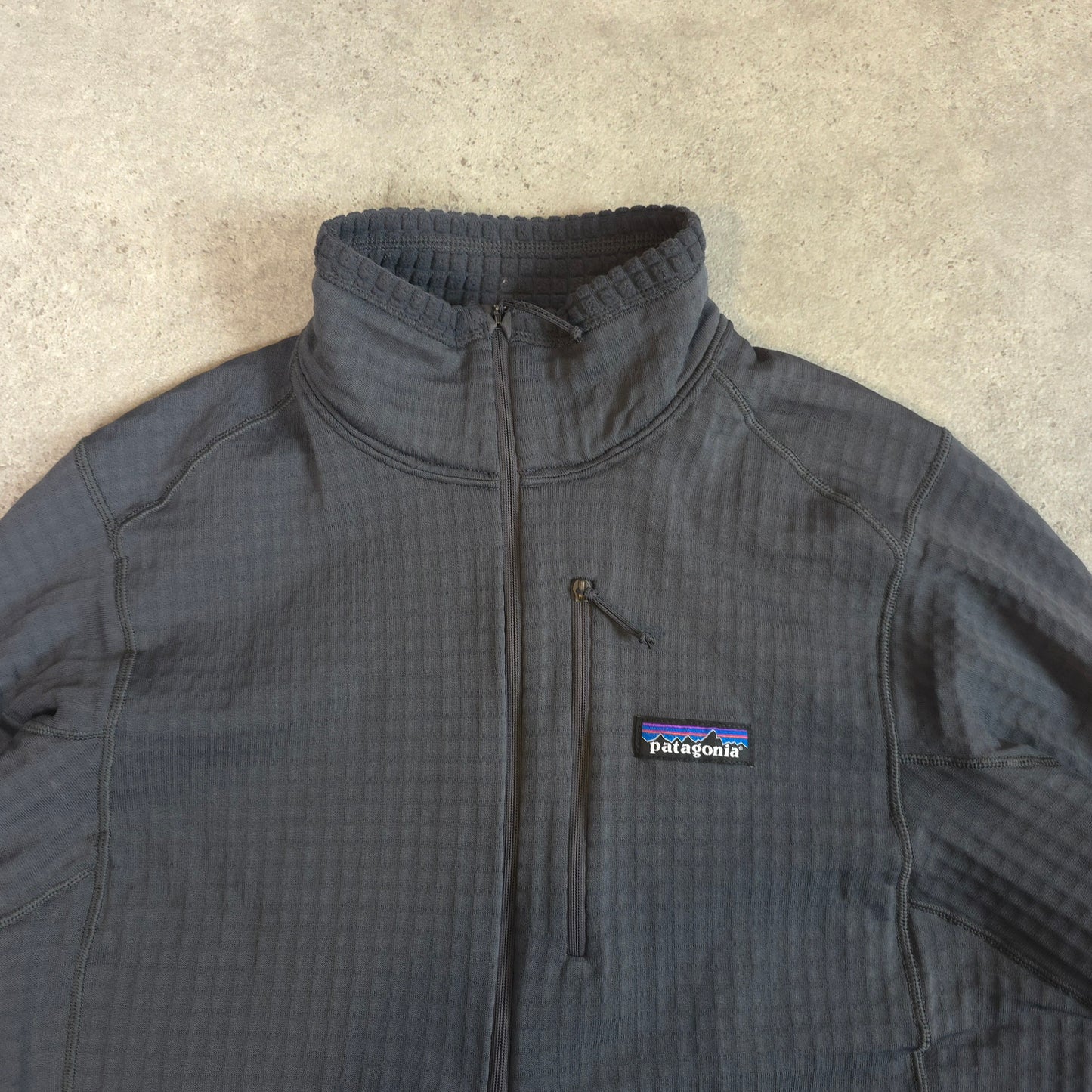 Patagonia R1 regulator 1/4 zip fleece in grey - small