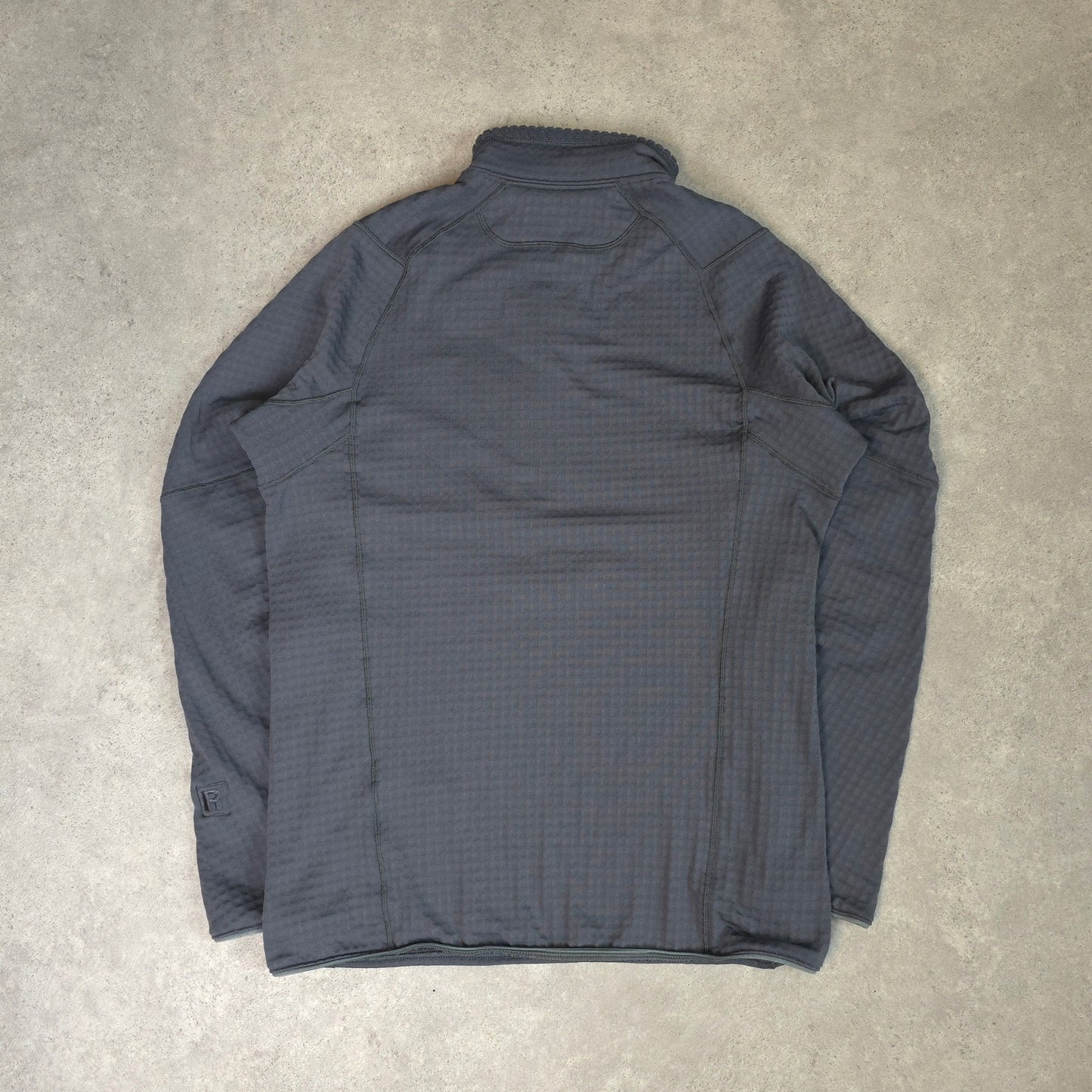 Patagonia R1 regulator 1/4 zip fleece in grey - small
