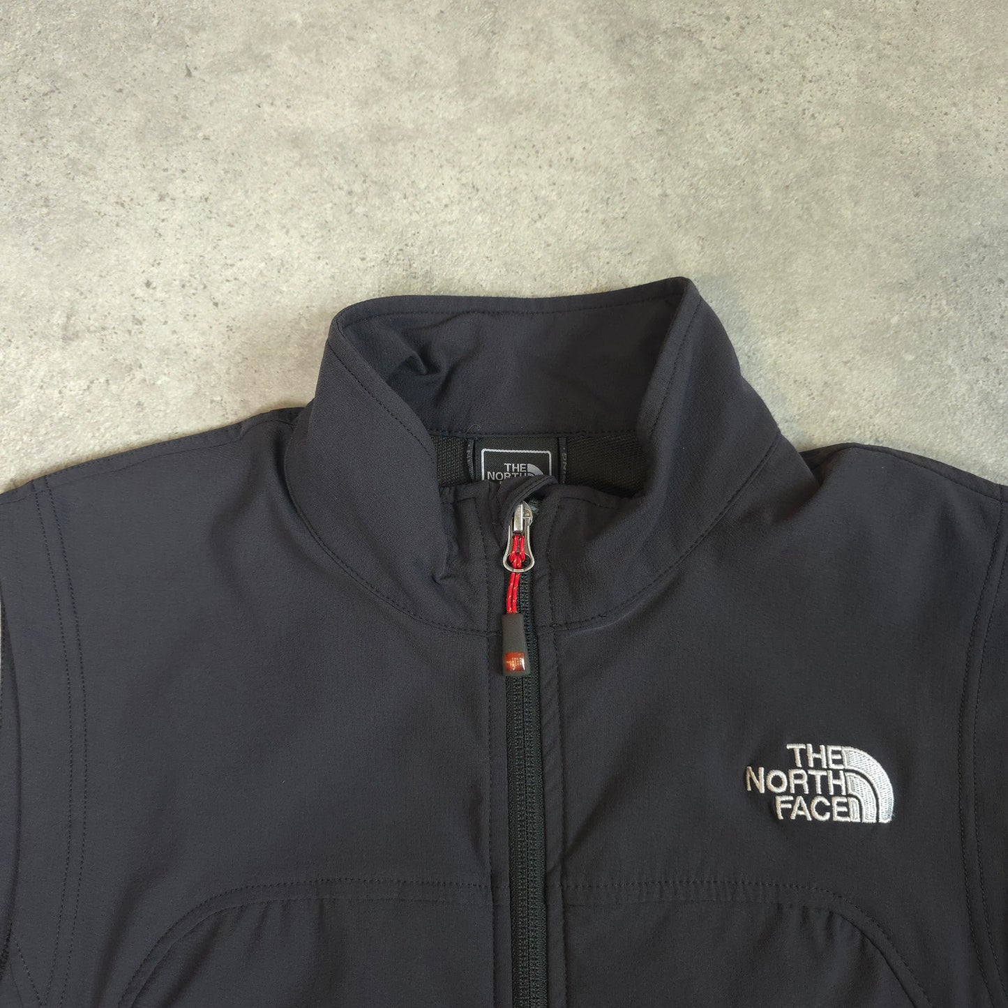 The north face summit series apex soft shell vest in black - medium