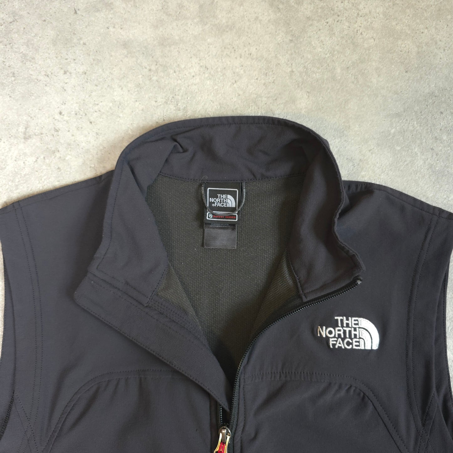 The north face summit series apex soft shell vest in black - medium