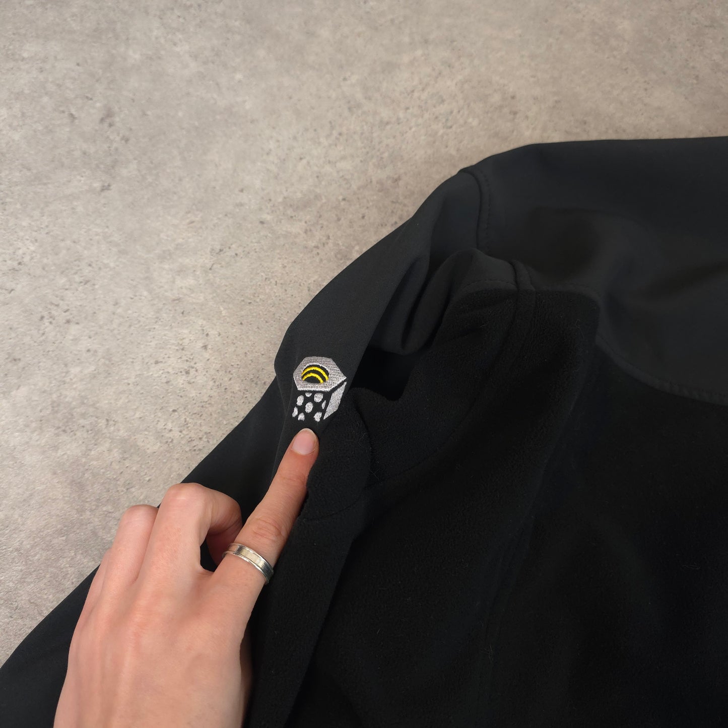 Mountain hardwear windstopper fleece jacket in black - XXL