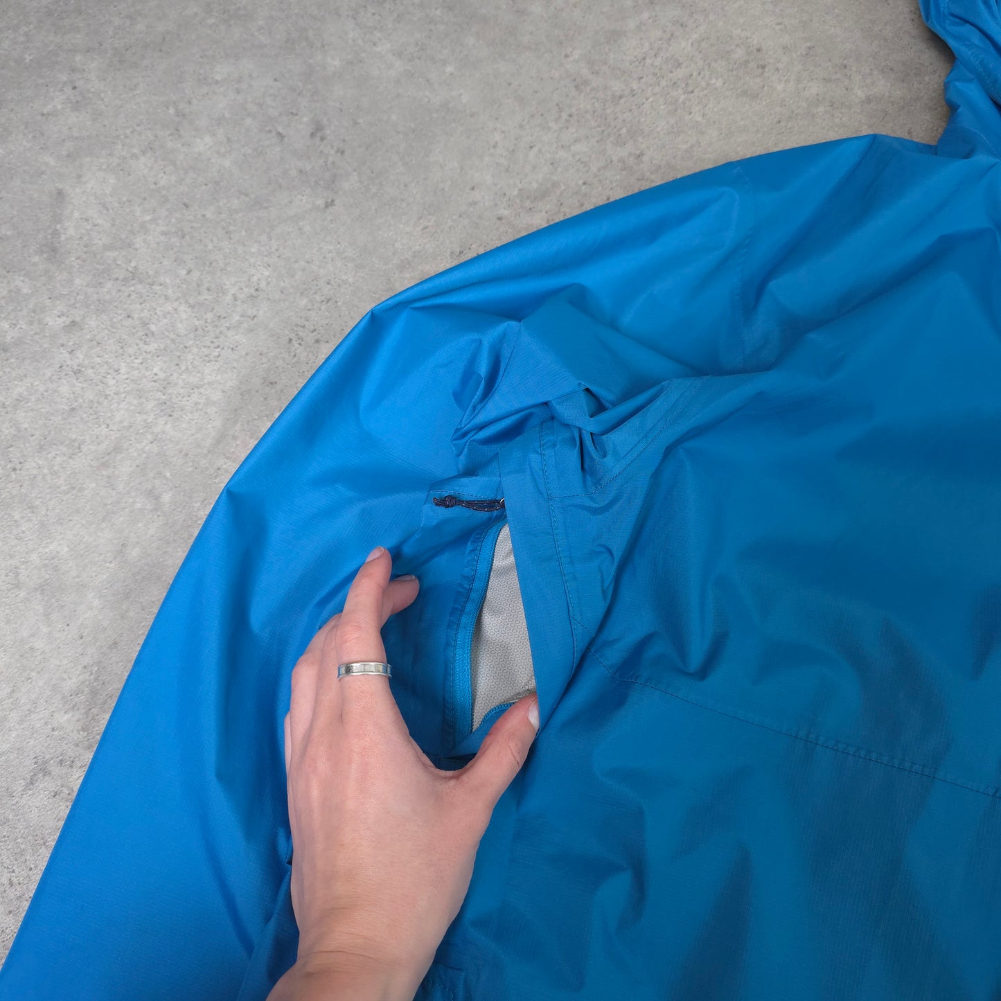 Patagonia torrentshell 3L h2no waterproof jacket in blue - XXL