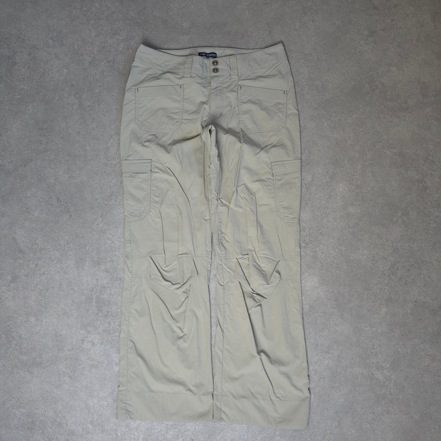vintage womens Arcteryx low rise outdoor trousers in grey - 32x30