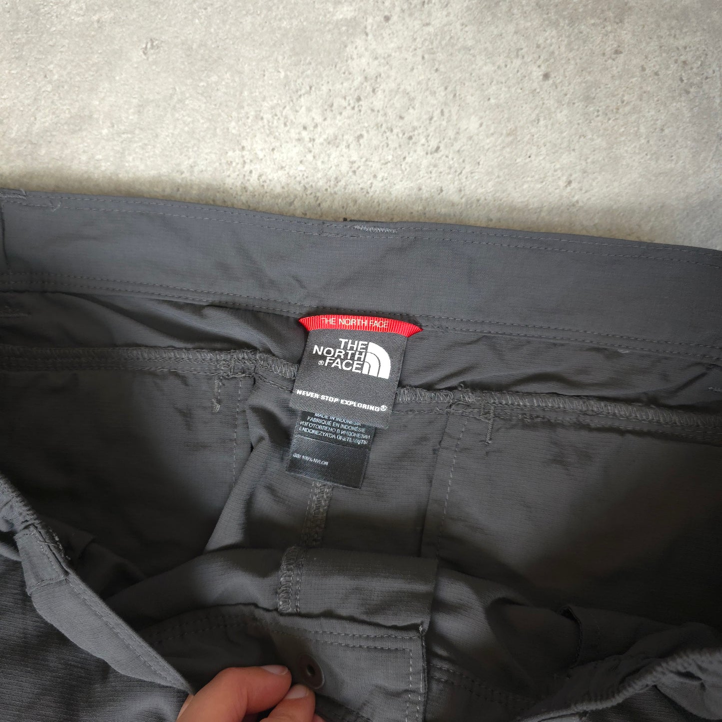 The North Face baggy walking trousers with stow pocket in grey - XL