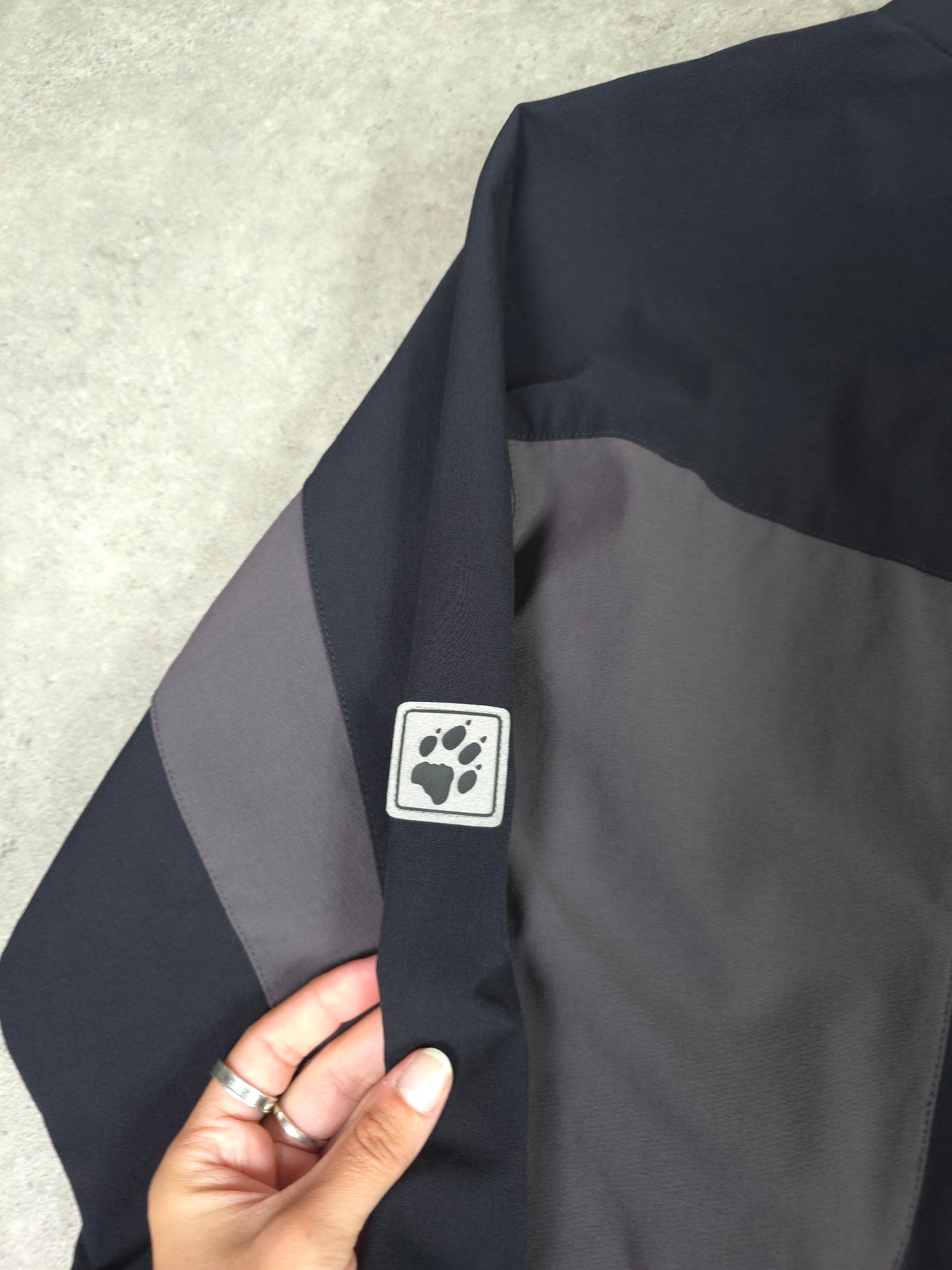 Jack Wolfskin soft shell jacket in black and grey - XL