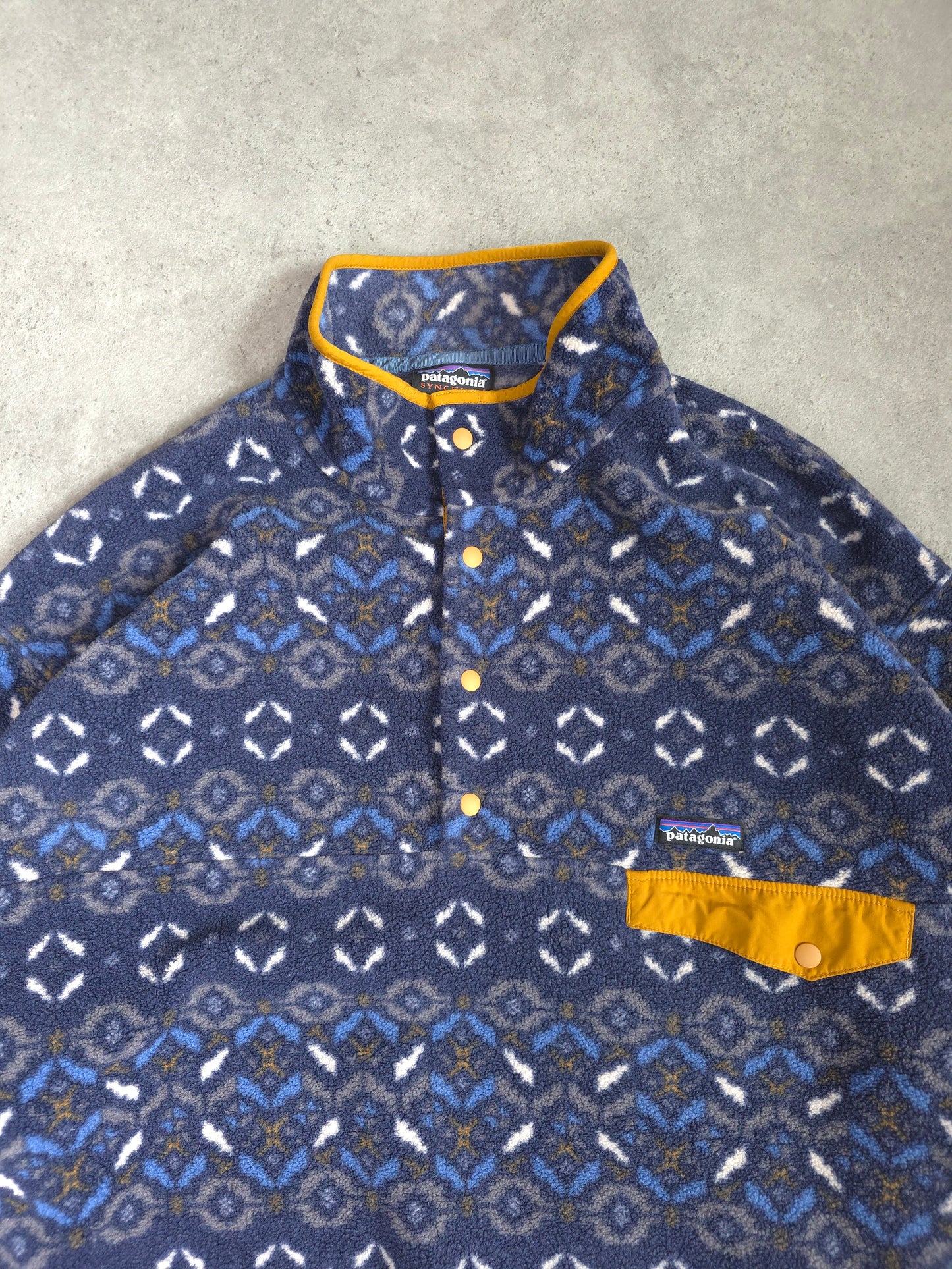 Patagonia synchilla snap t patterned fleece in blue and yellow - XXL