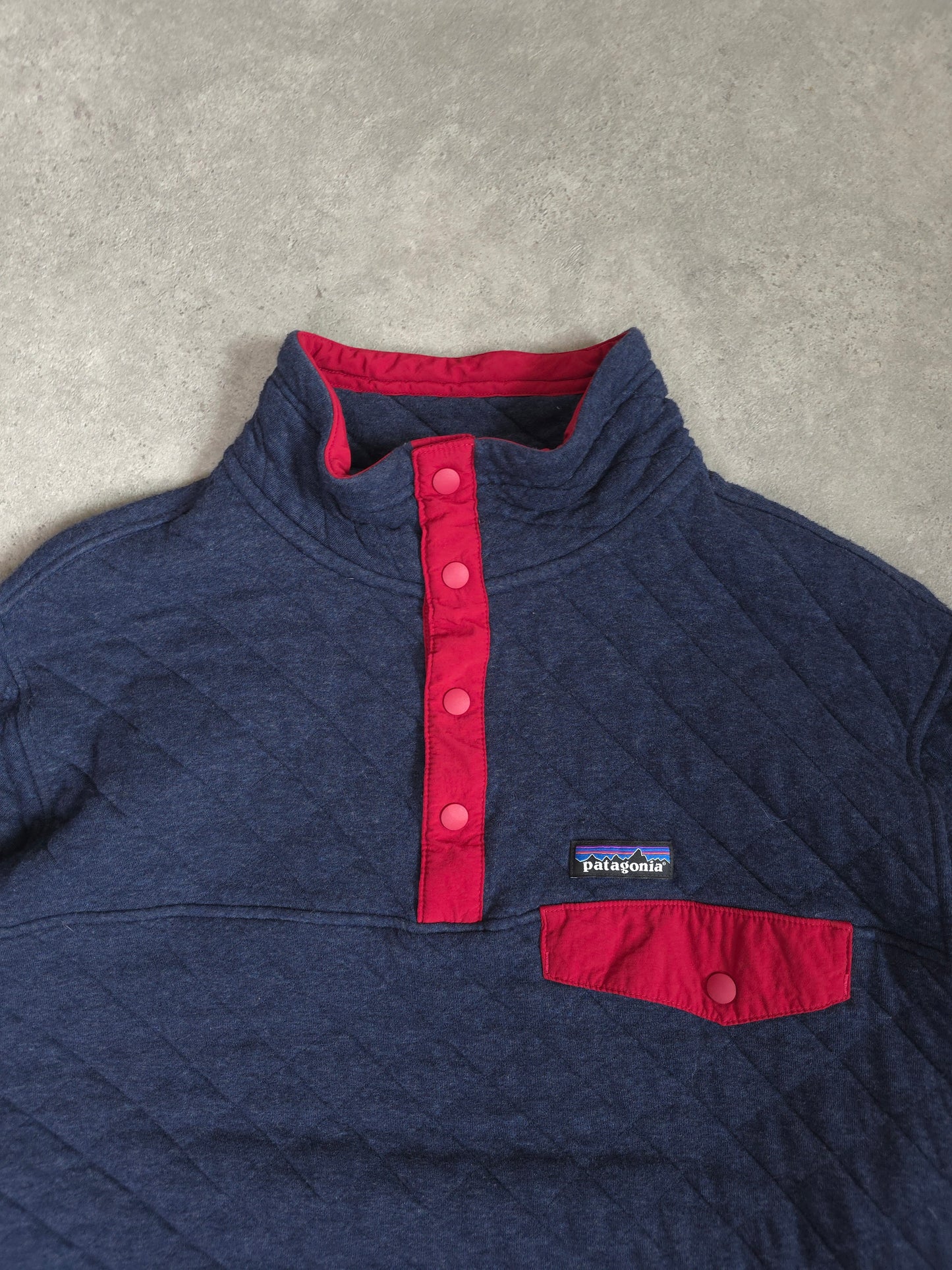 Patagonia organic cotton fleece snap t in blue and red - medium