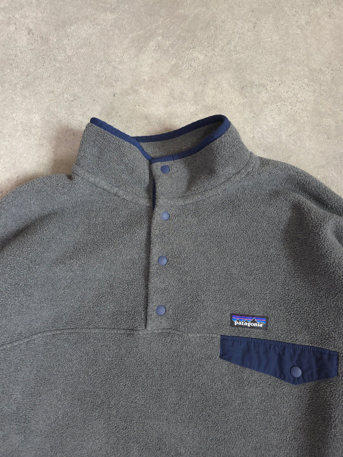 Patagonia snap-t synchilla fleece in grey and blue - large