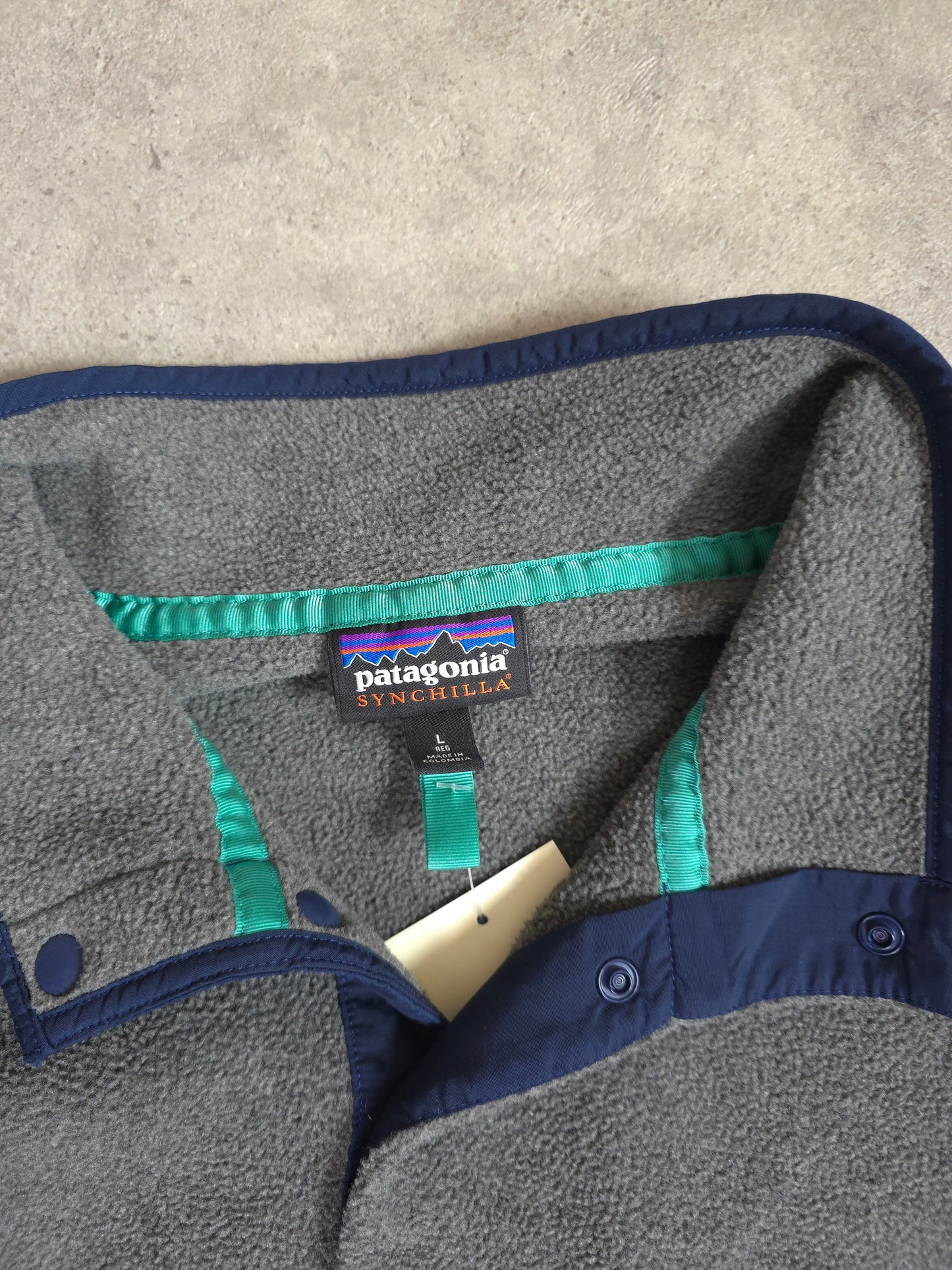 Patagonia snap-t synchilla fleece in grey and blue - large
