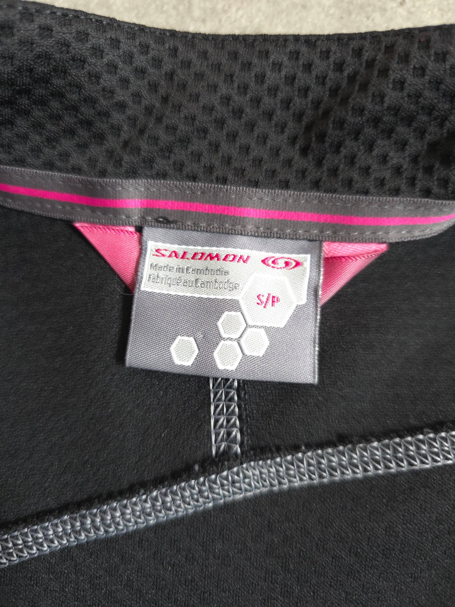 salomon active running vest in black - women's small